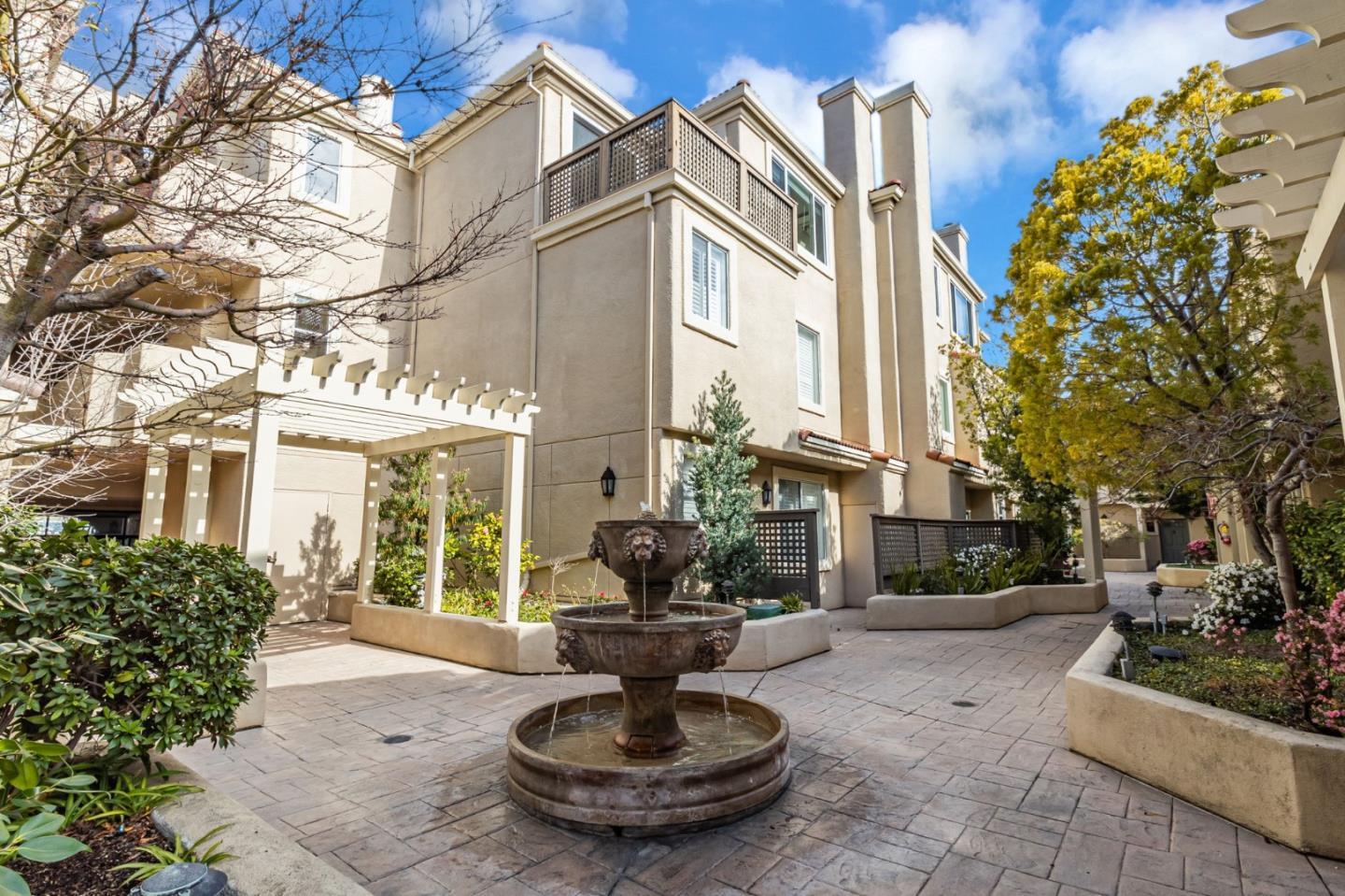 Detail Gallery Image 3 of 37 For 88 17th Ave #103,  San Mateo,  CA 94402 - 3 Beds | 2/1 Baths