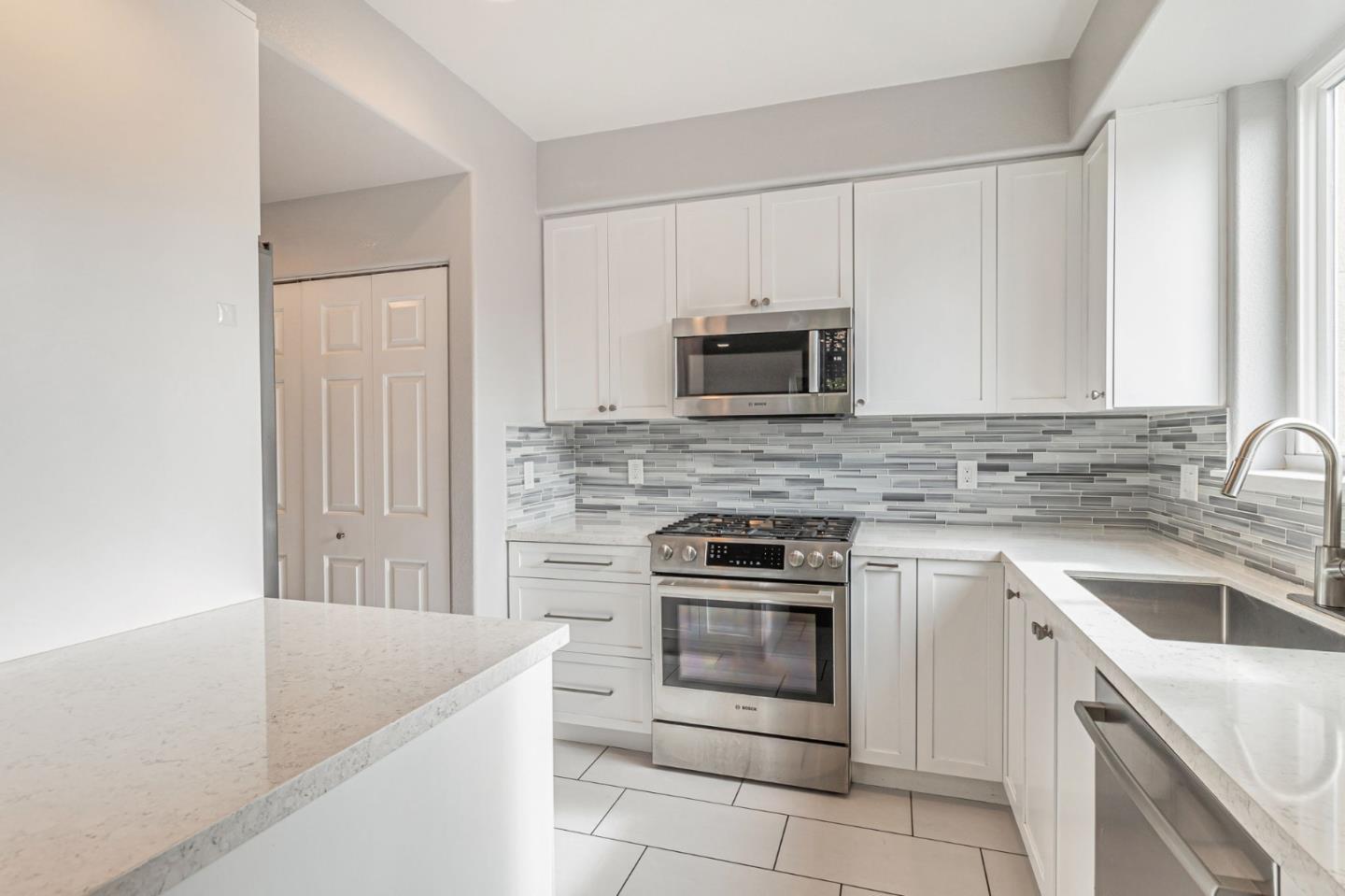 Detail Gallery Image 7 of 37 For 88 17th Ave #103,  San Mateo,  CA 94402 - 3 Beds | 2/1 Baths