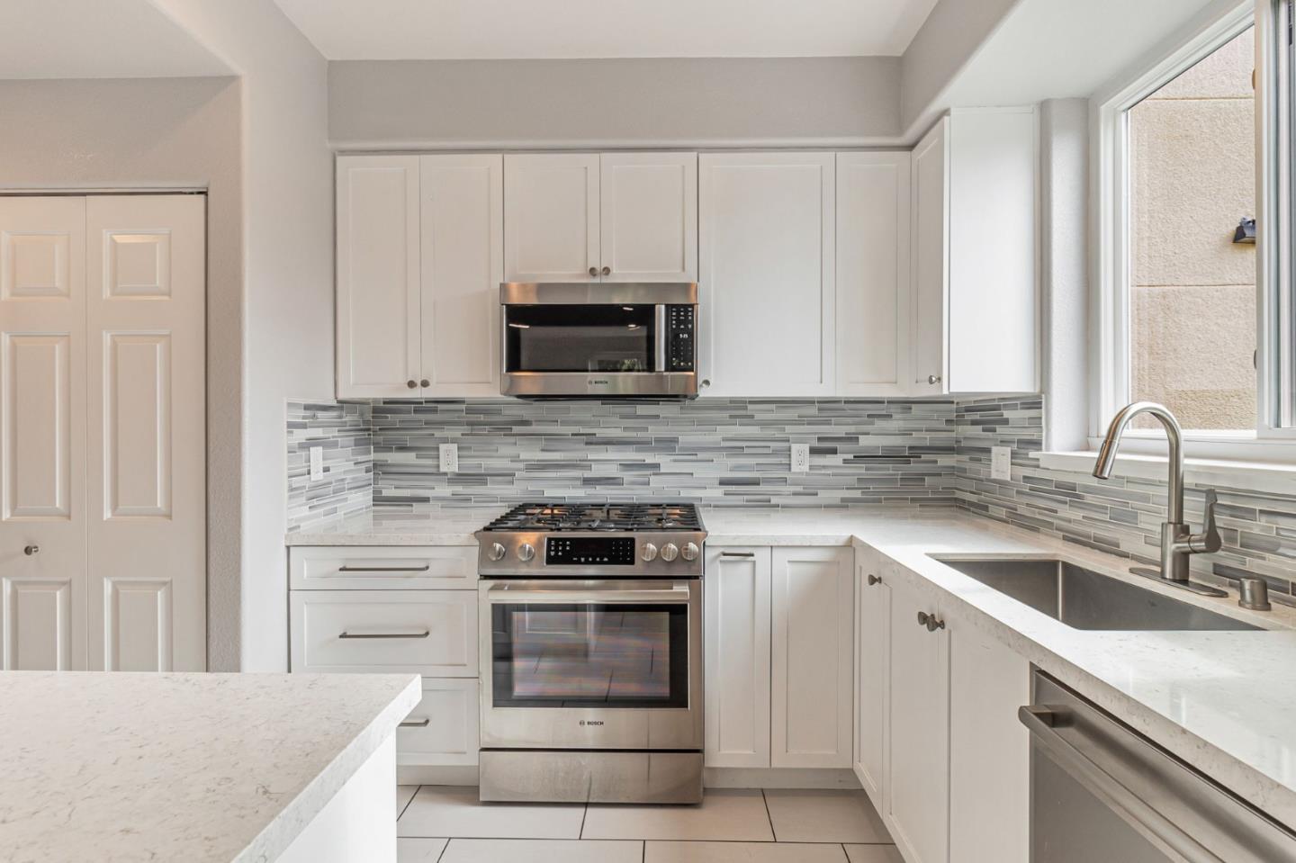 Detail Gallery Image 9 of 37 For 88 17th Ave #103,  San Mateo,  CA 94402 - 3 Beds | 2/1 Baths