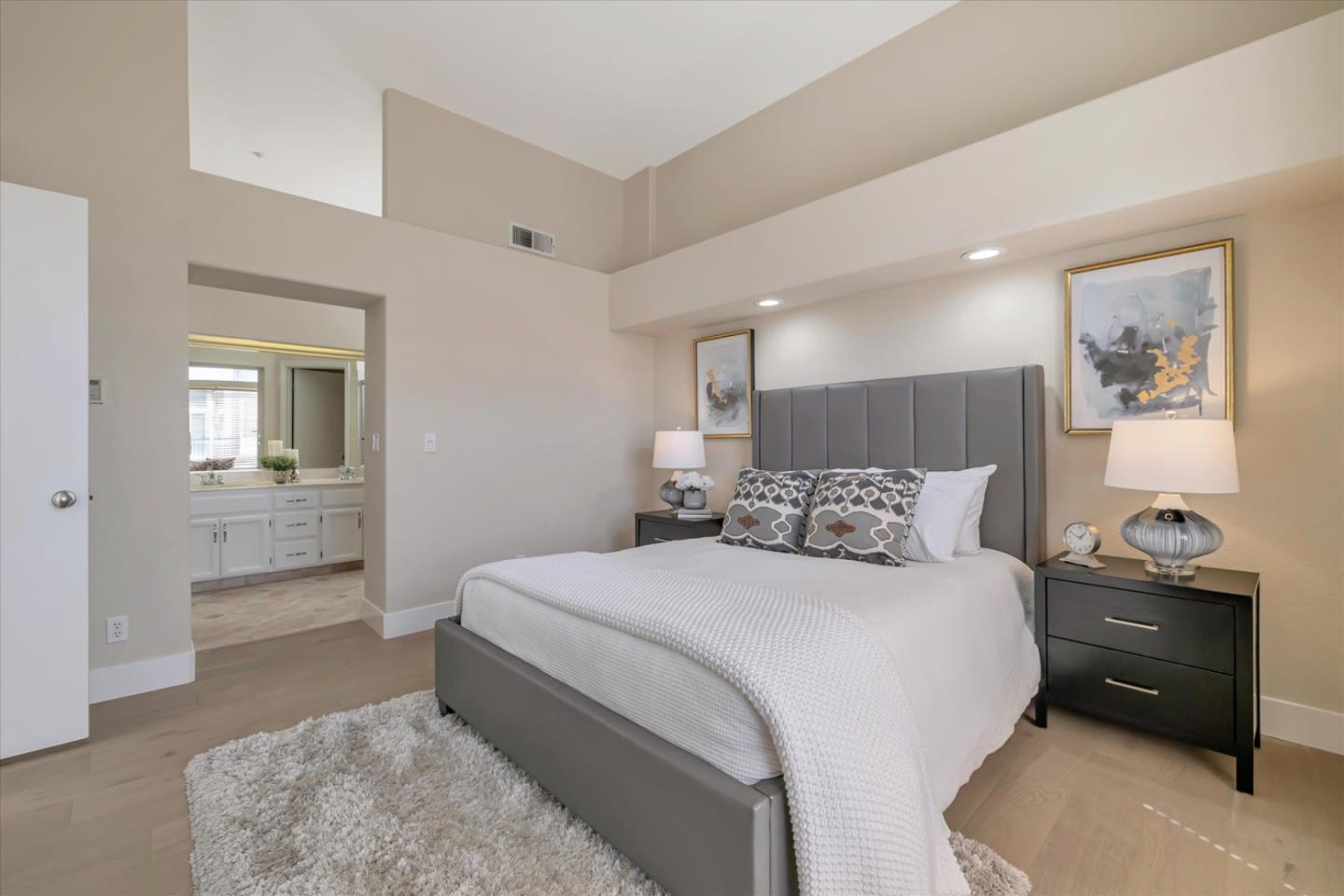 Detail Gallery Image 15 of 37 For 585 Shoal Cir, Redwood Shores,  CA 94065 - 1 Beds | 2 Baths