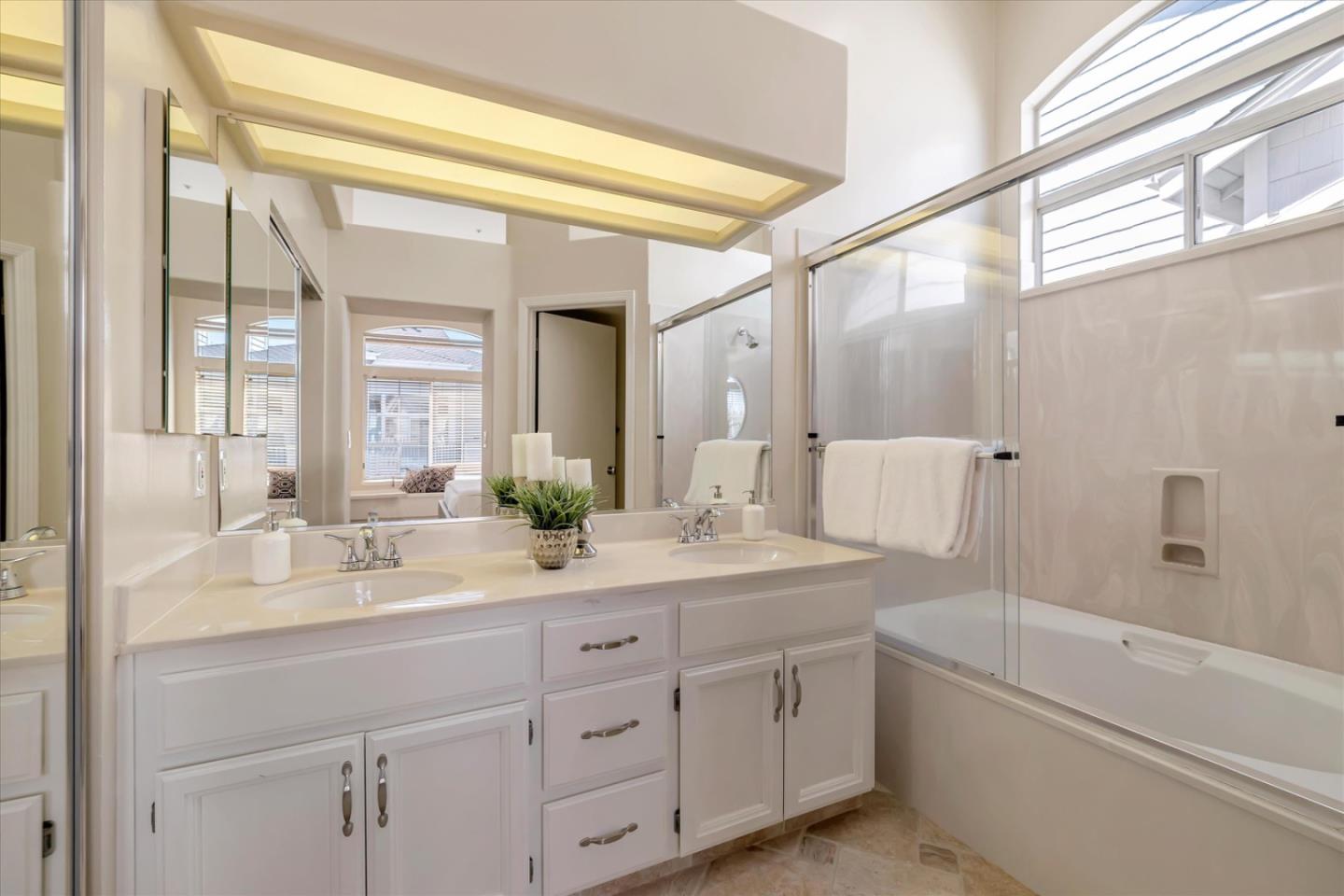 Detail Gallery Image 18 of 37 For 585 Shoal Cir, Redwood Shores,  CA 94065 - 1 Beds | 2 Baths