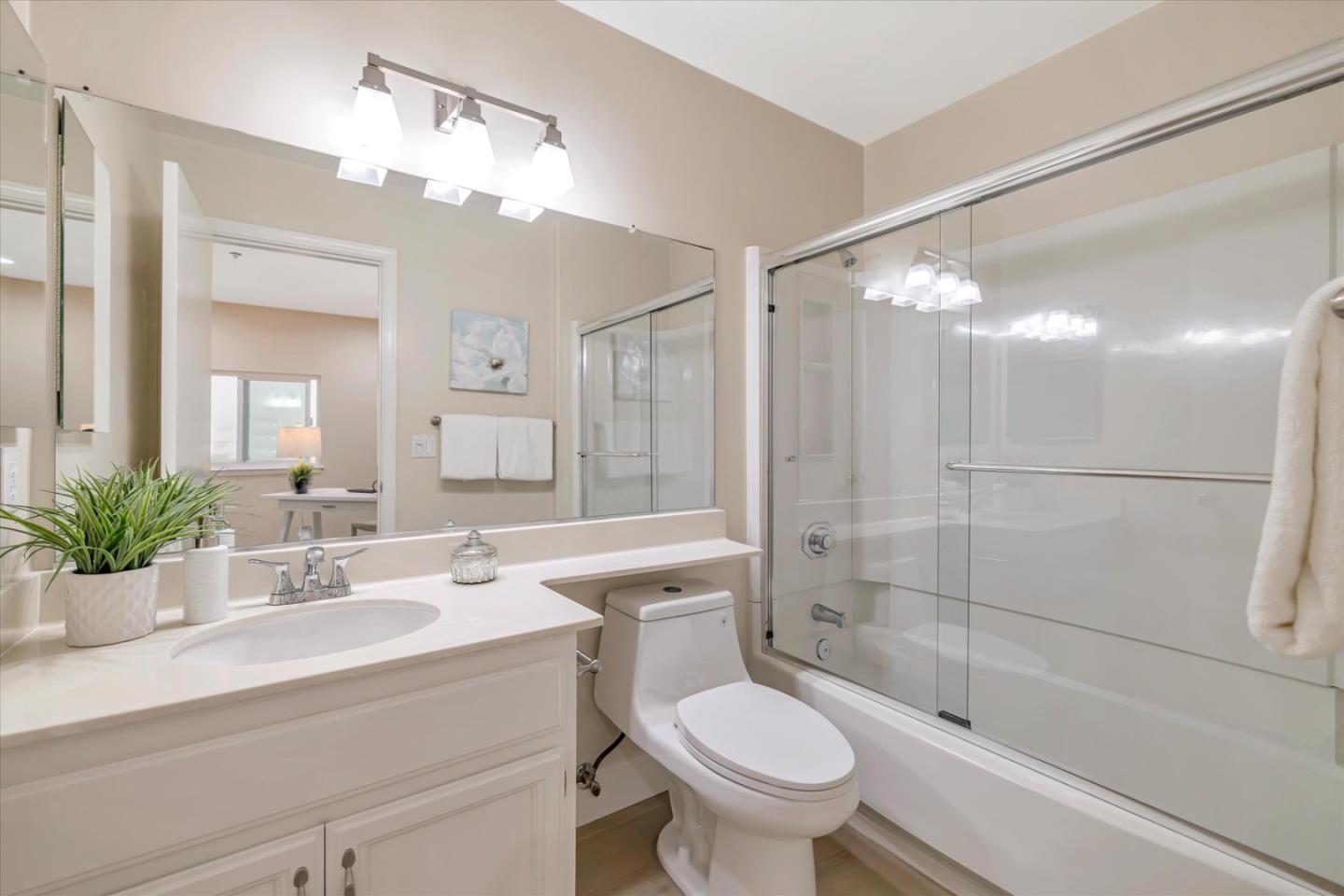 Detail Gallery Image 20 of 37 For 585 Shoal Cir, Redwood Shores,  CA 94065 - 1 Beds | 2 Baths