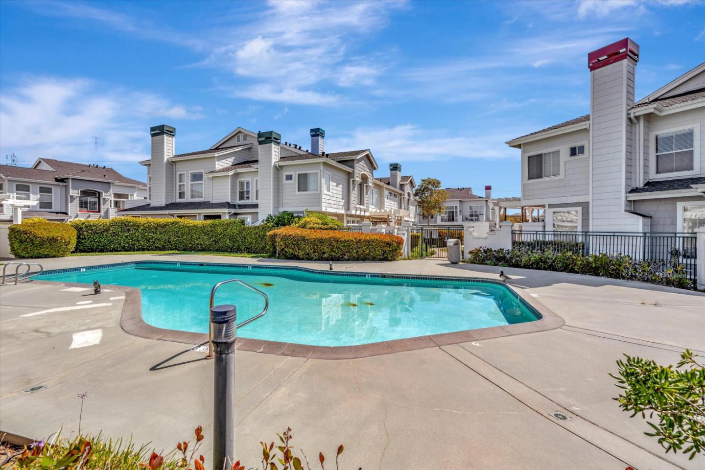 Detail Gallery Image 25 of 37 For 585 Shoal Cir, Redwood Shores,  CA 94065 - 1 Beds | 2 Baths