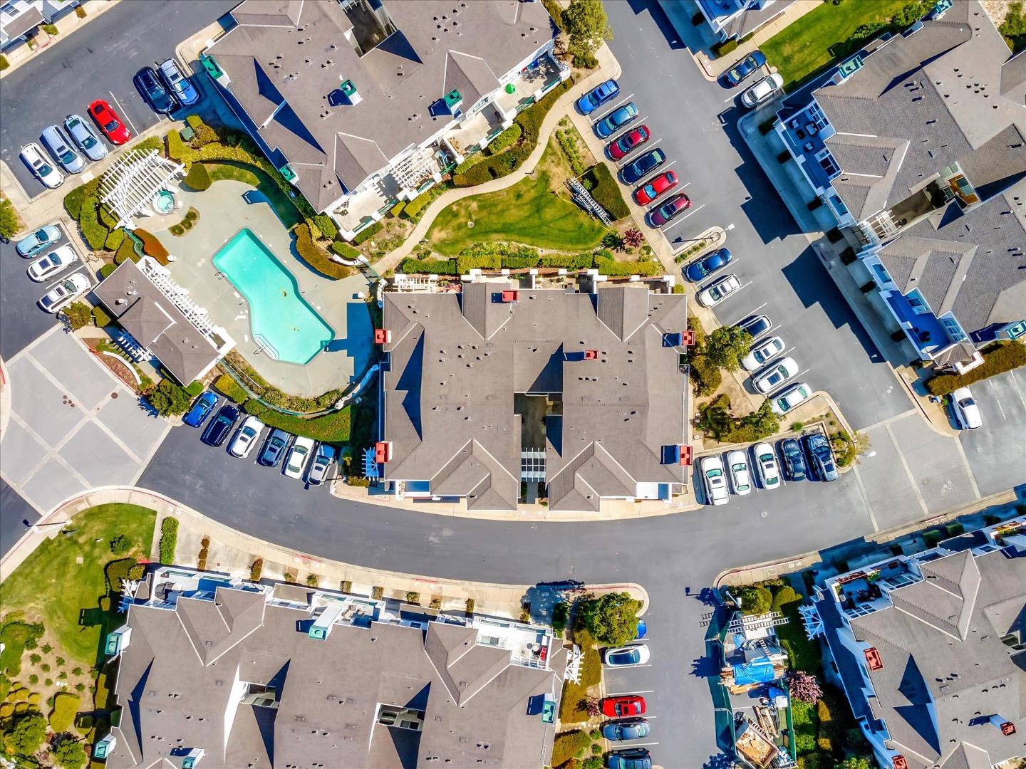 Detail Gallery Image 26 of 37 For 585 Shoal Cir, Redwood Shores,  CA 94065 - 1 Beds | 2 Baths