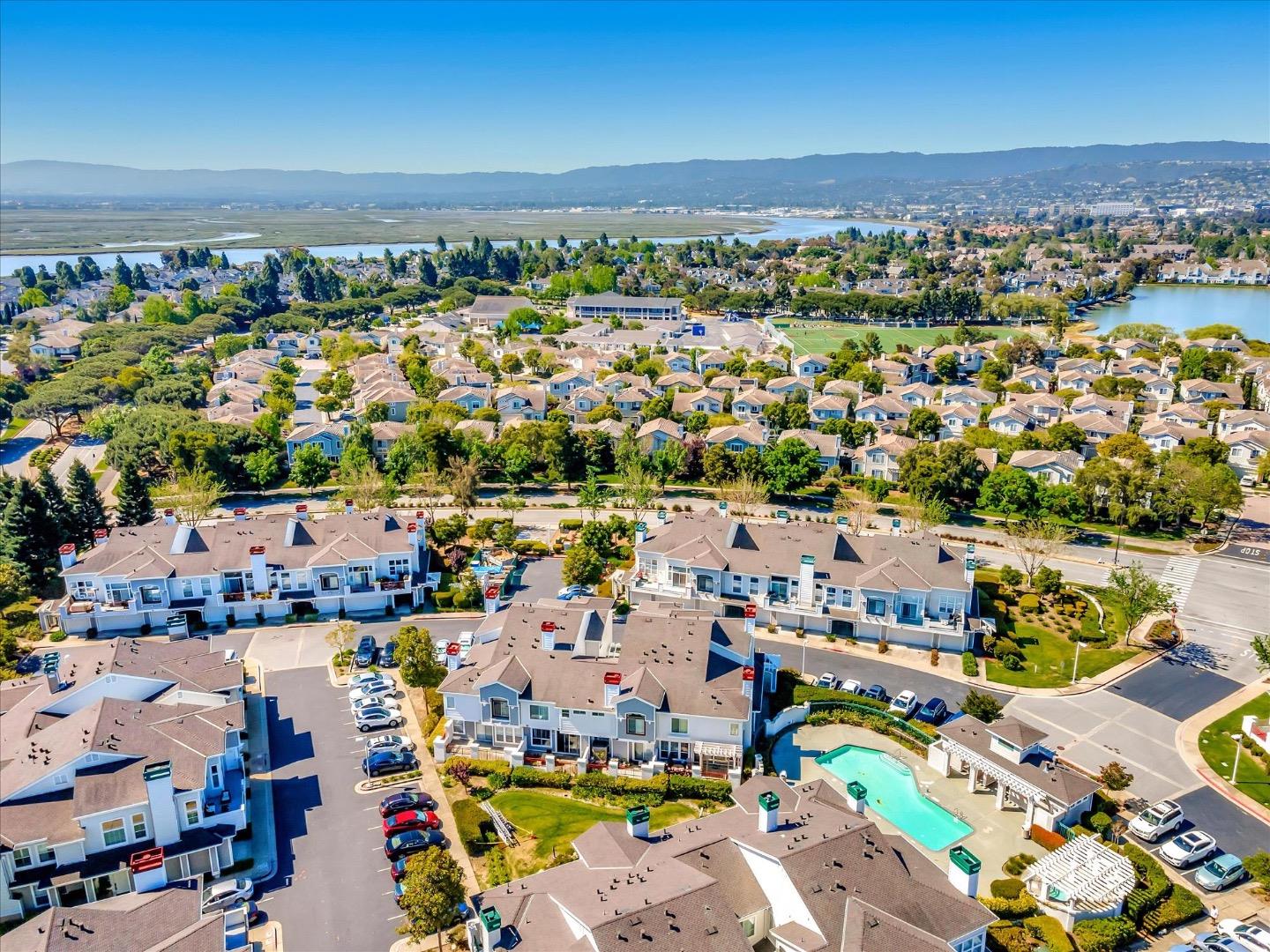 Detail Gallery Image 27 of 37 For 585 Shoal Cir, Redwood Shores,  CA 94065 - 1 Beds | 2 Baths