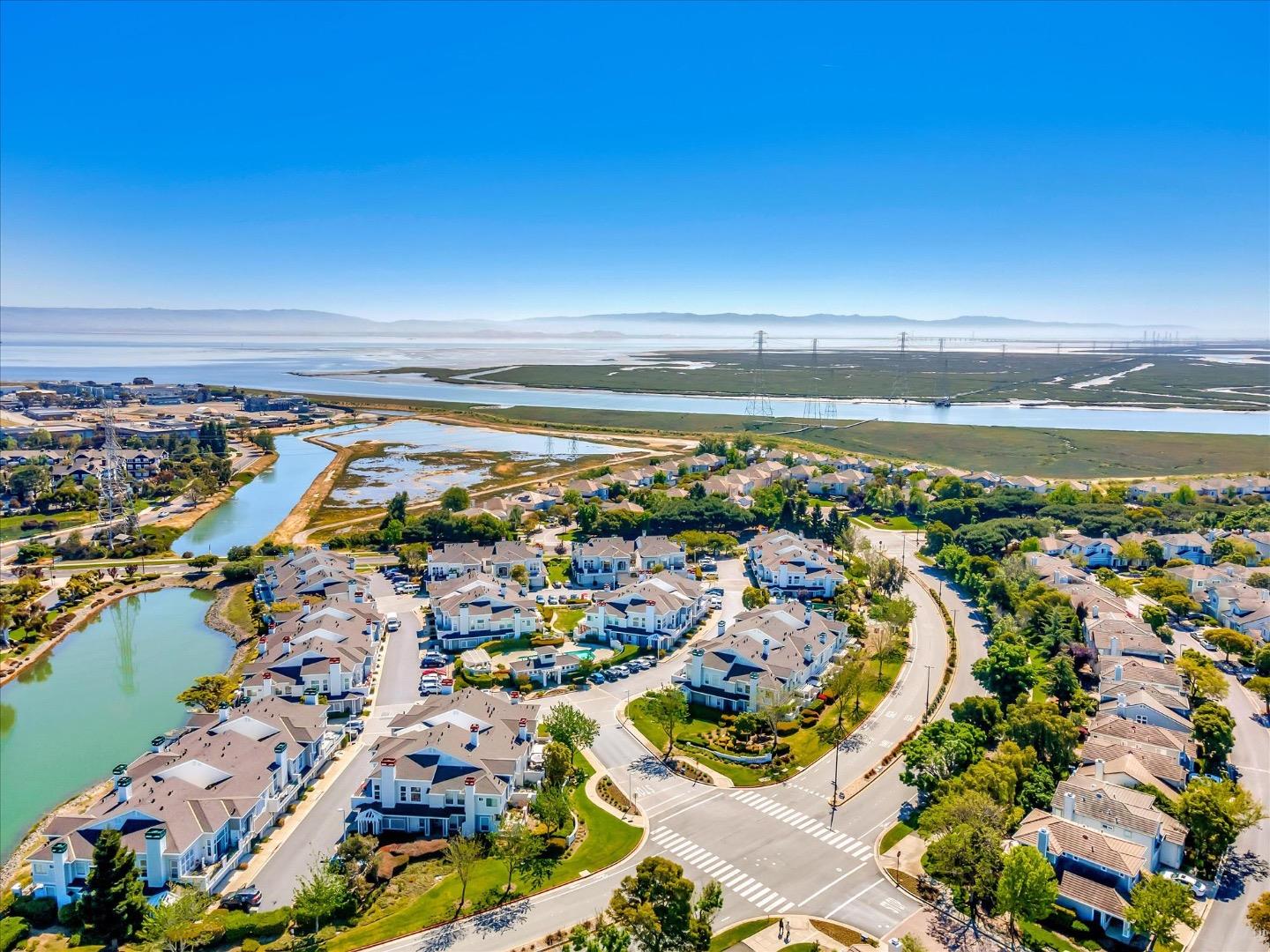 Detail Gallery Image 29 of 37 For 585 Shoal Cir, Redwood Shores,  CA 94065 - 1 Beds | 2 Baths