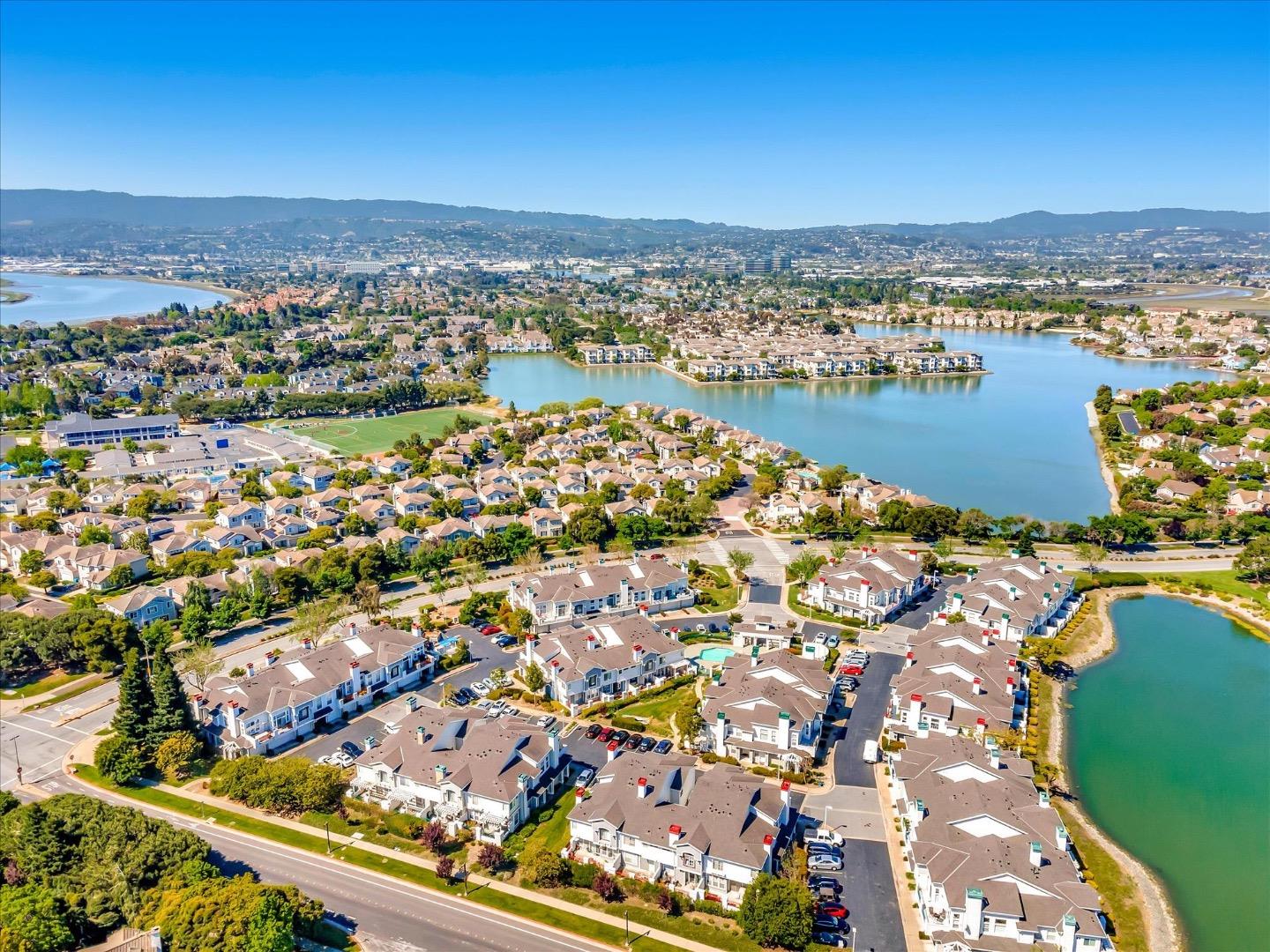 Detail Gallery Image 30 of 37 For 585 Shoal Cir, Redwood Shores,  CA 94065 - 1 Beds | 2 Baths