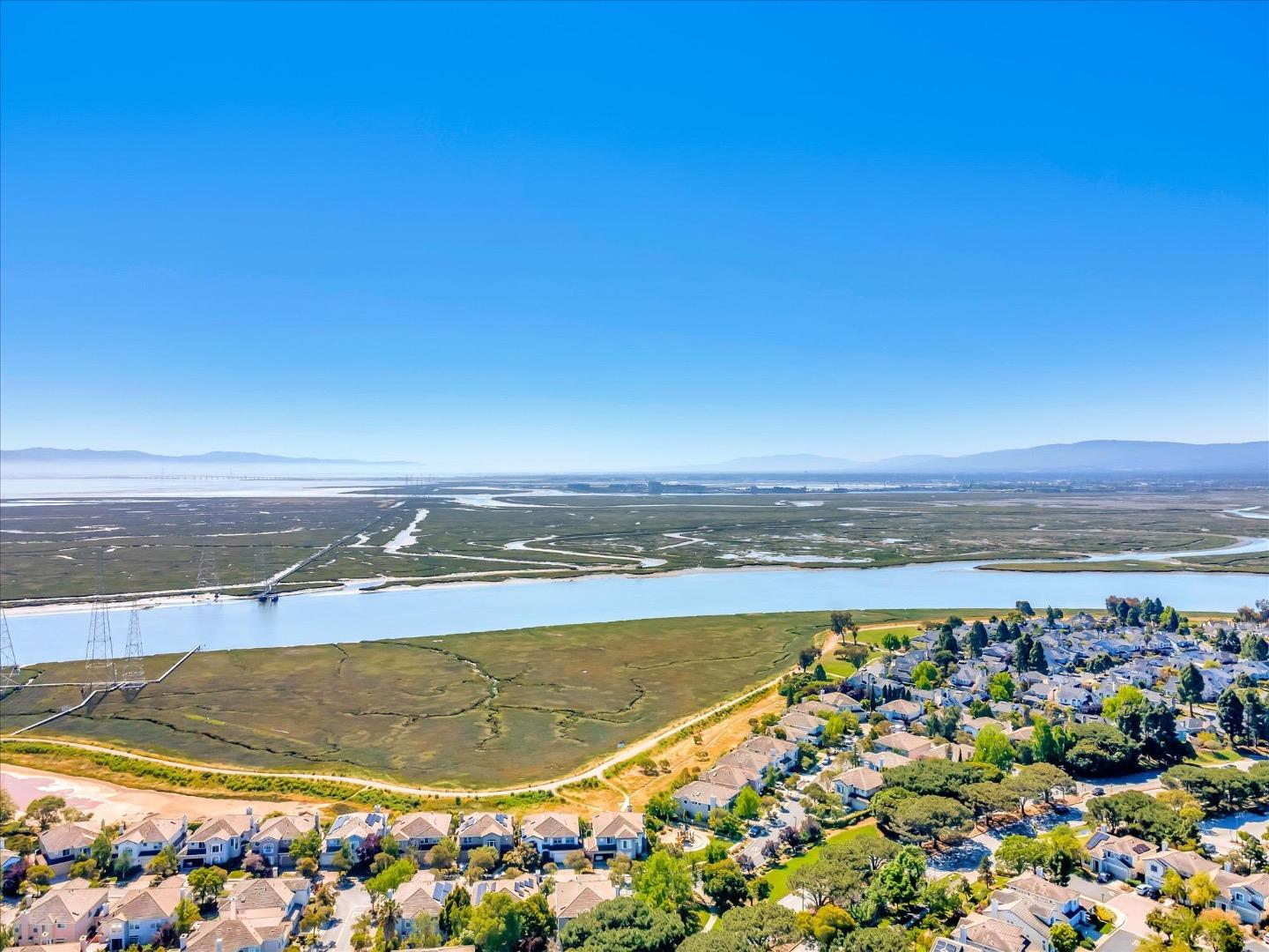 Detail Gallery Image 32 of 37 For 585 Shoal Cir, Redwood Shores,  CA 94065 - 1 Beds | 2 Baths