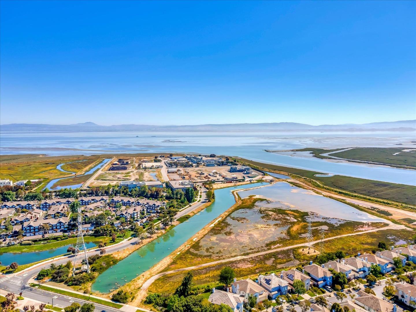 Detail Gallery Image 33 of 37 For 585 Shoal Cir, Redwood Shores,  CA 94065 - 1 Beds | 2 Baths