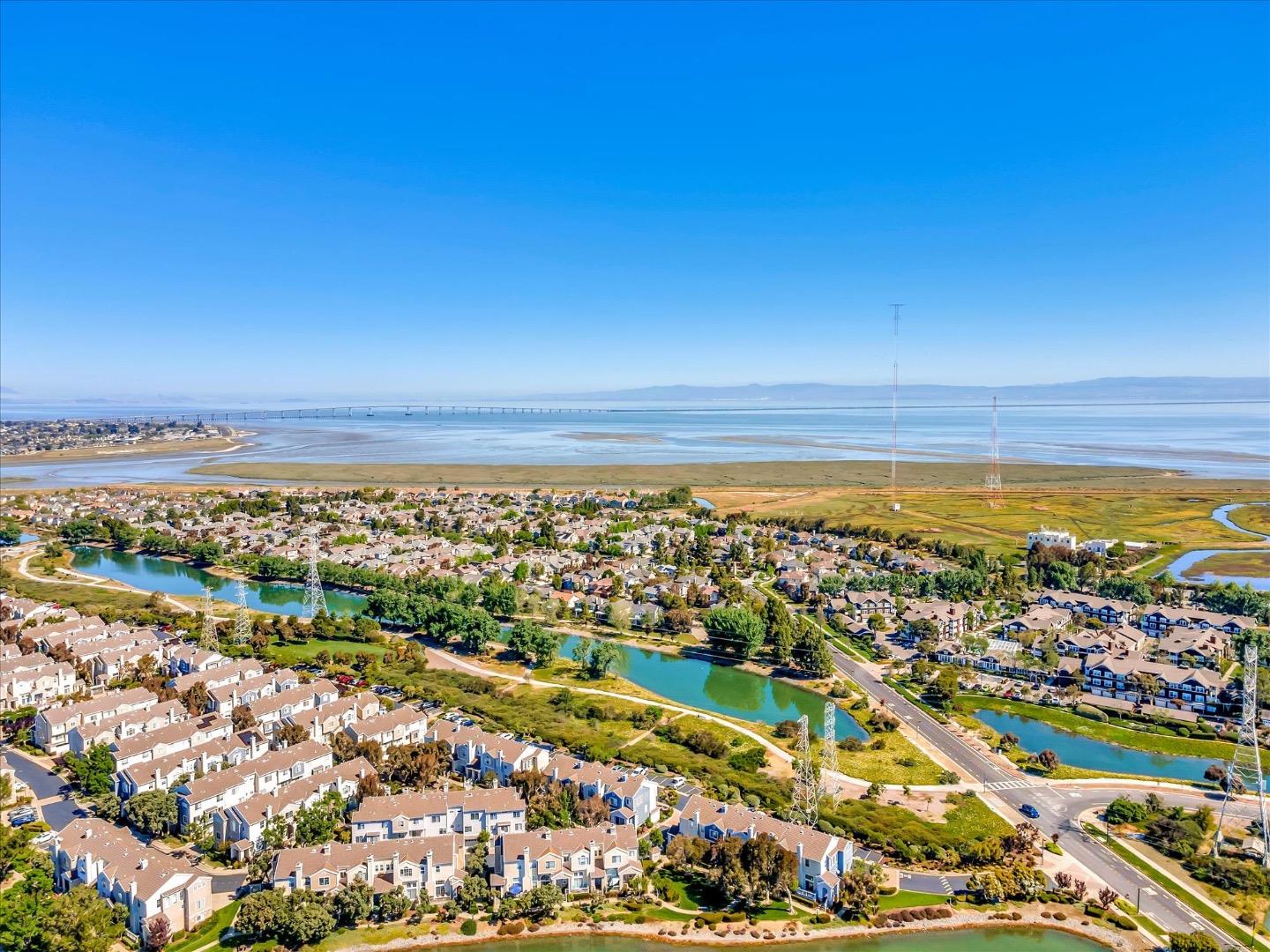 Detail Gallery Image 34 of 37 For 585 Shoal Cir, Redwood Shores,  CA 94065 - 1 Beds | 2 Baths