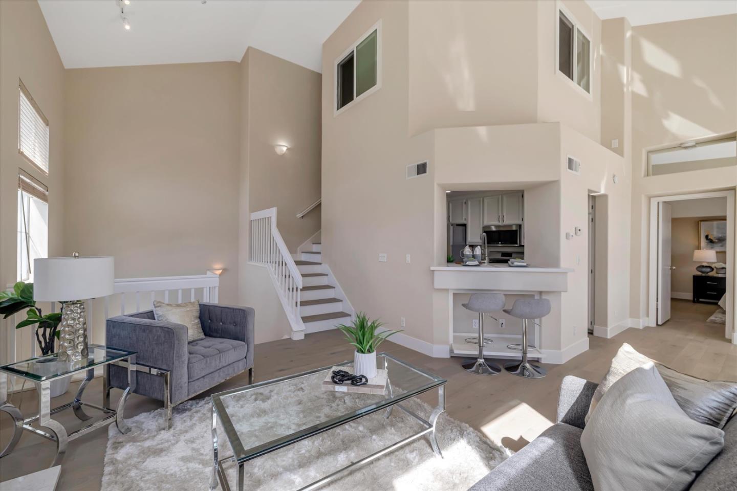 Detail Gallery Image 4 of 37 For 585 Shoal Cir, Redwood Shores,  CA 94065 - 1 Beds | 2 Baths