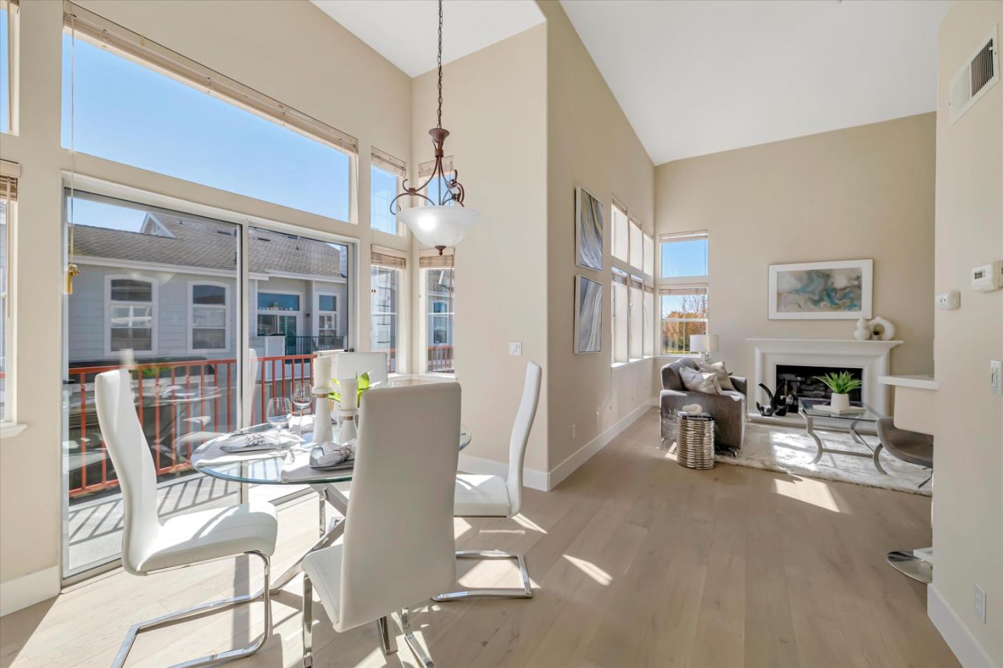 Detail Gallery Image 9 of 37 For 585 Shoal Cir, Redwood Shores,  CA 94065 - 1 Beds | 2 Baths