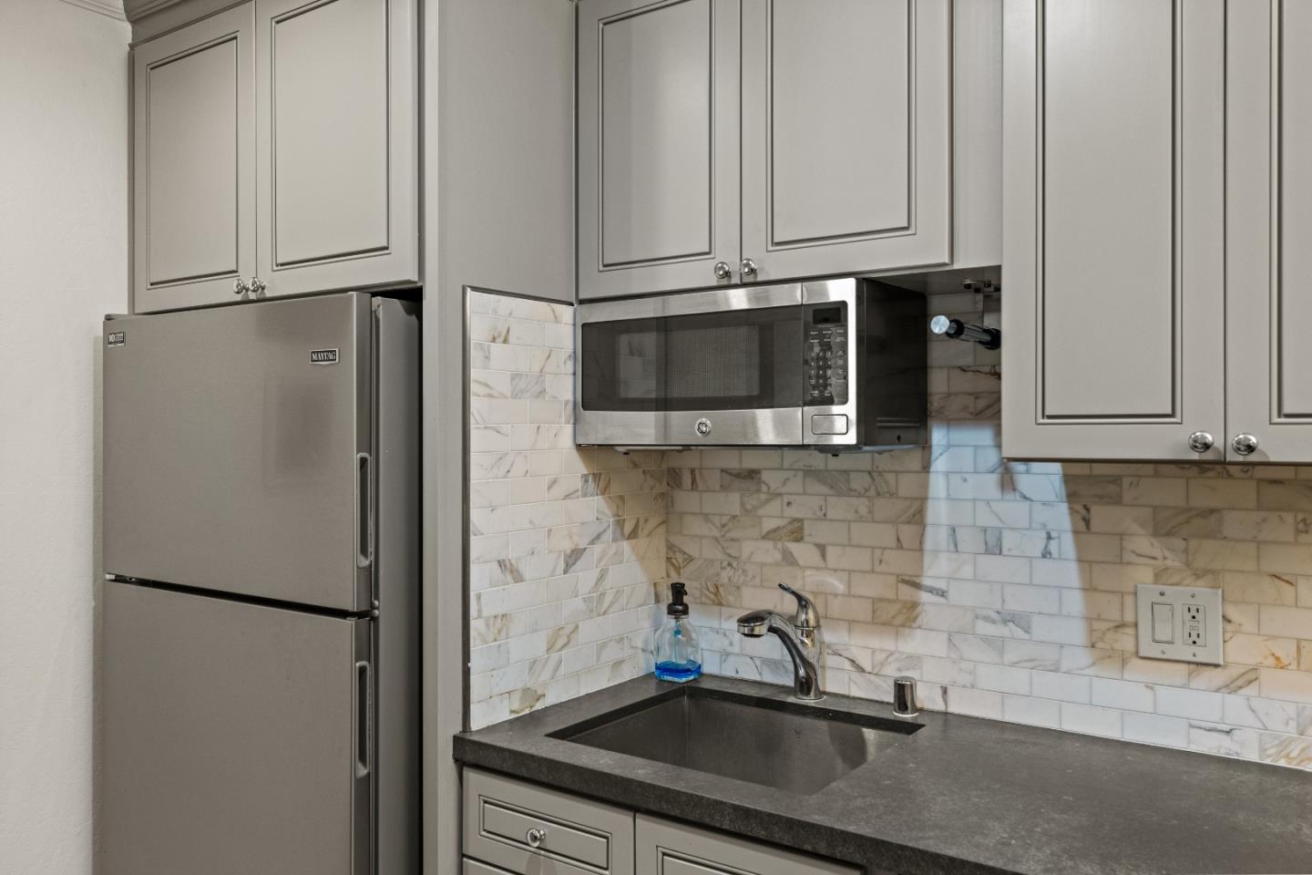 Detail Gallery Image 3 of 24 For 3309 Golden Oaks Ln, Monterey,  CA 93940 - 1 Beds | 1 Baths