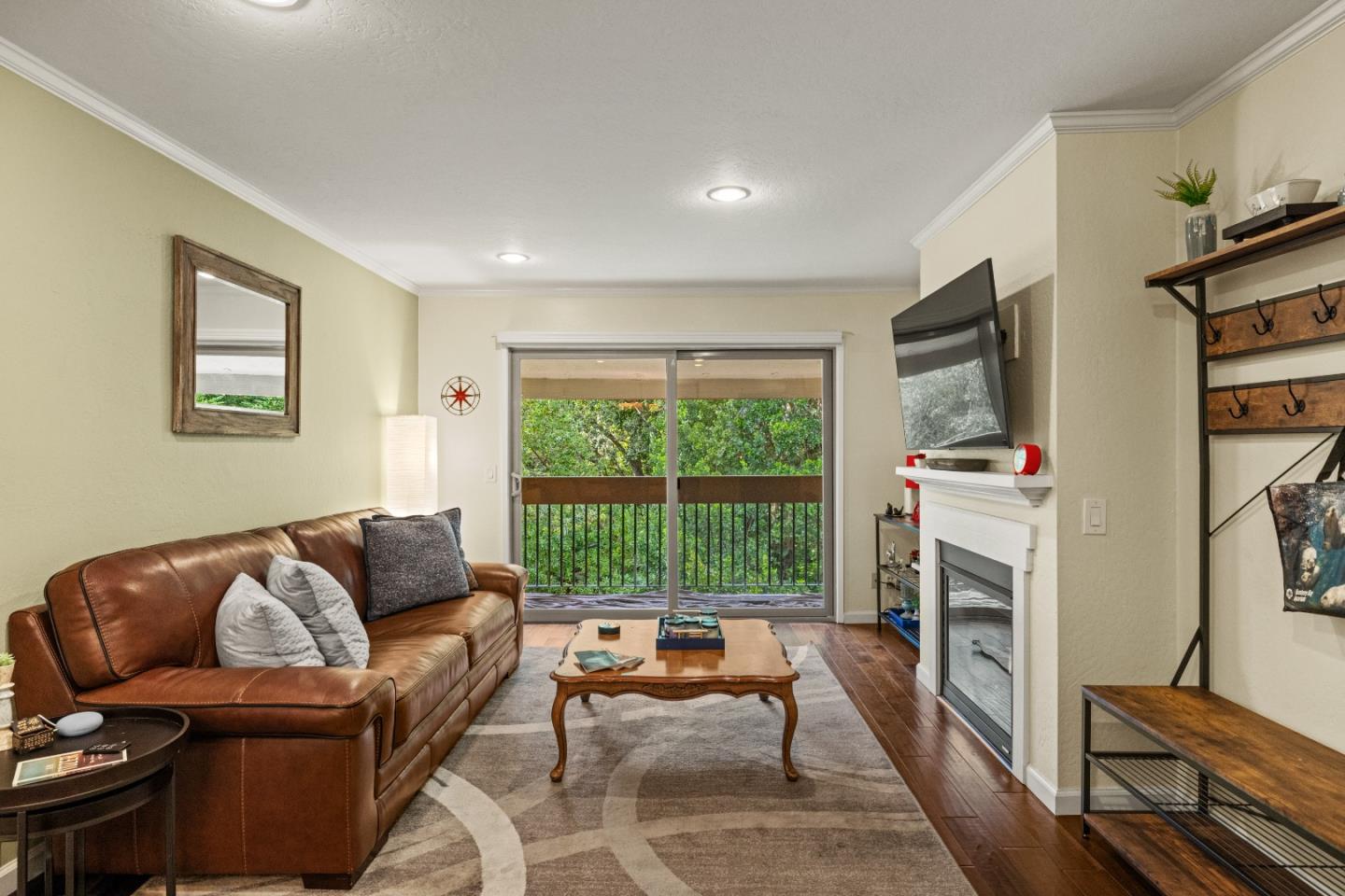 Detail Gallery Image 4 of 24 For 3309 Golden Oaks Ln, Monterey,  CA 93940 - 1 Beds | 1 Baths