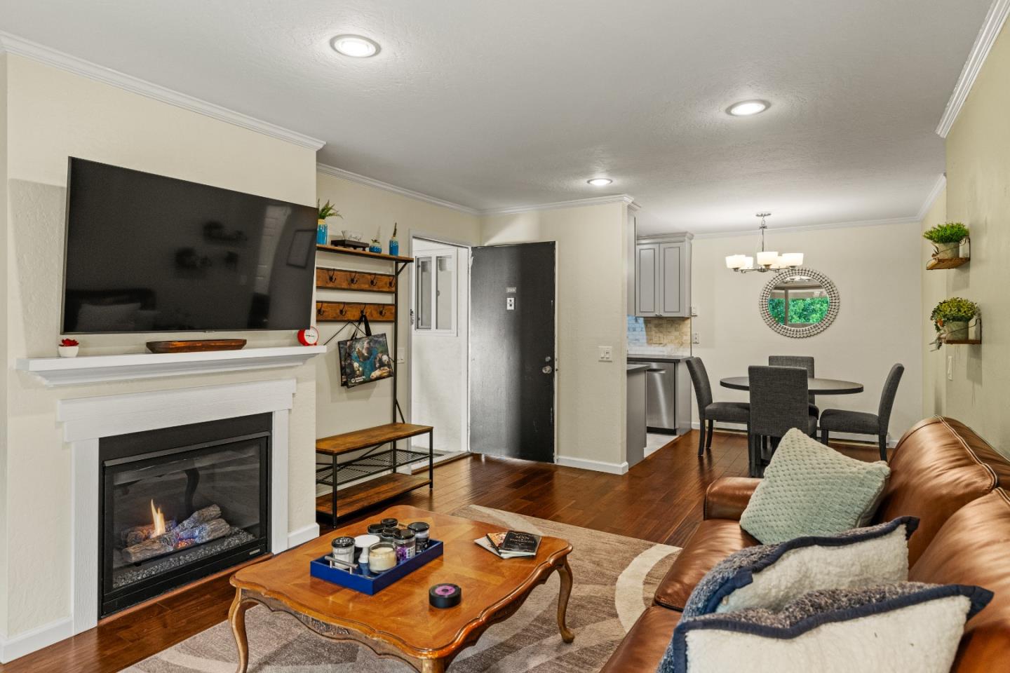 Detail Gallery Image 6 of 24 For 3309 Golden Oaks Ln, Monterey,  CA 93940 - 1 Beds | 1 Baths