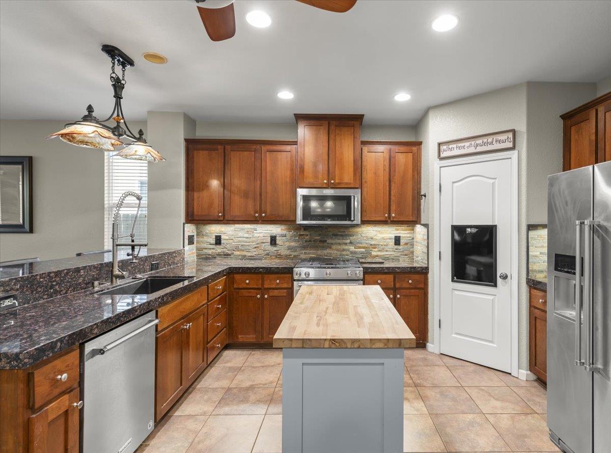 Detail Gallery Image 10 of 34 For 2717 Amir Dr, Modesto,  CA 95355 - 4 Beds | 2 Baths