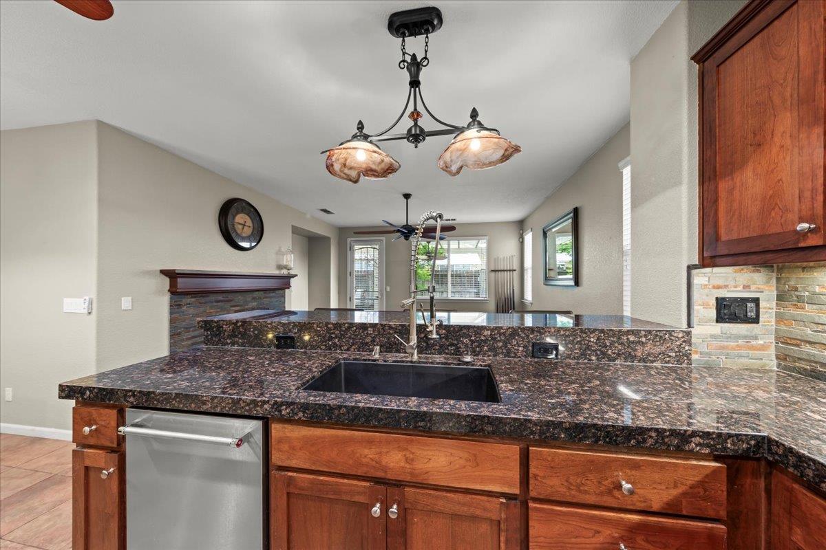 Detail Gallery Image 13 of 34 For 2717 Amir Dr, Modesto,  CA 95355 - 4 Beds | 2 Baths