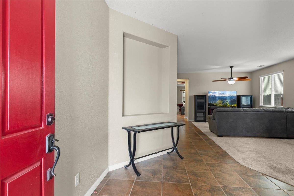 Detail Gallery Image 4 of 34 For 2717 Amir Dr, Modesto,  CA 95355 - 4 Beds | 2 Baths