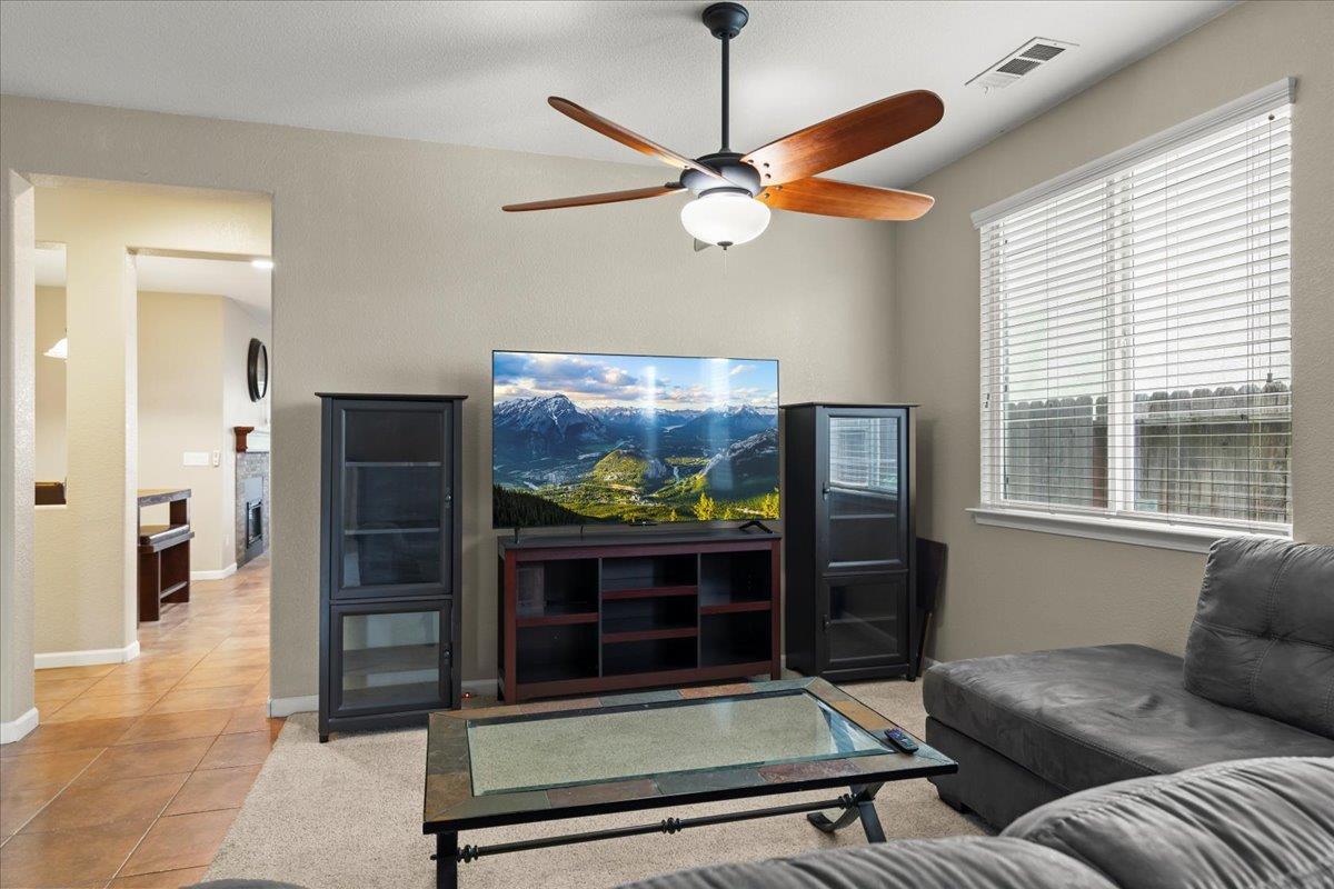 Detail Gallery Image 5 of 34 For 2717 Amir Dr, Modesto,  CA 95355 - 4 Beds | 2 Baths