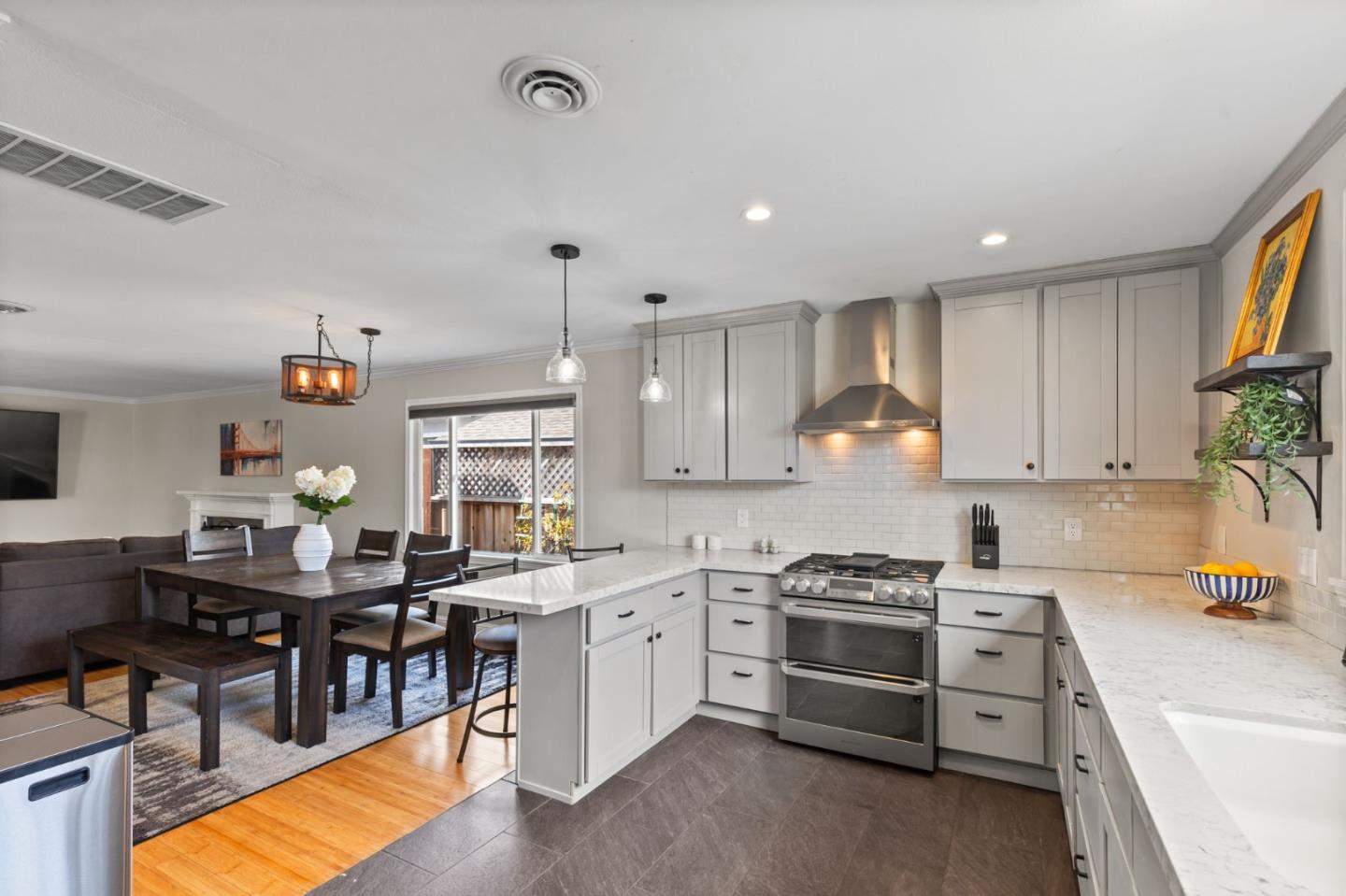 Detail Gallery Image 10 of 28 For 1502 Mefferd Ave, San Mateo,  CA 94401 - 3 Beds | 2/1 Baths