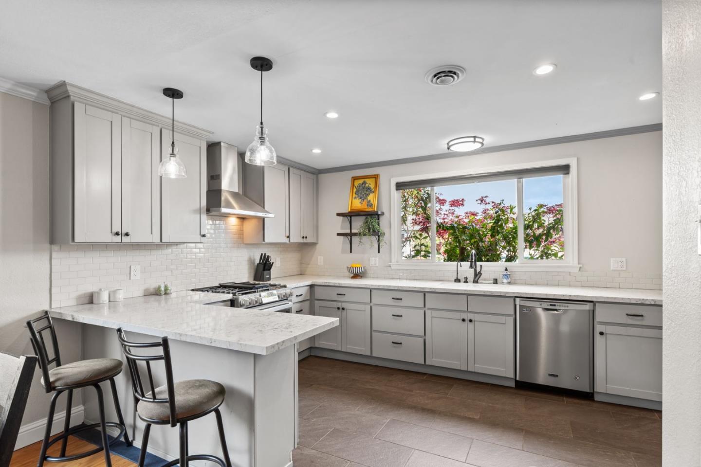 Detail Gallery Image 11 of 28 For 1502 Mefferd Ave, San Mateo,  CA 94401 - 3 Beds | 2/1 Baths