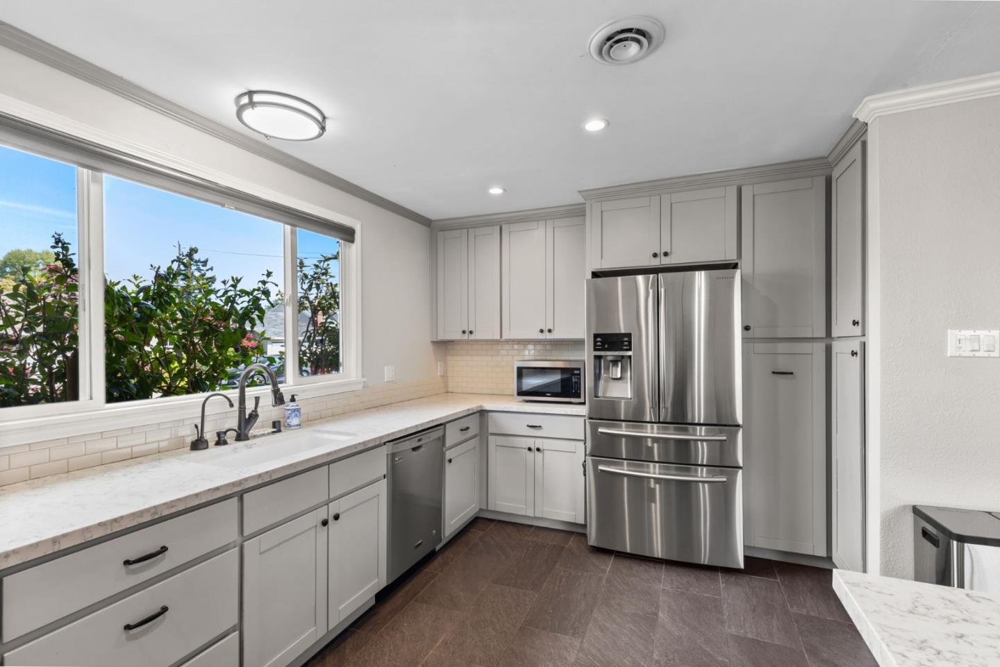 Detail Gallery Image 12 of 28 For 1502 Mefferd Ave, San Mateo,  CA 94401 - 3 Beds | 2/1 Baths