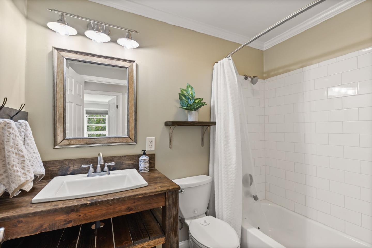 Detail Gallery Image 16 of 28 For 1502 Mefferd Ave, San Mateo,  CA 94401 - 3 Beds | 2/1 Baths