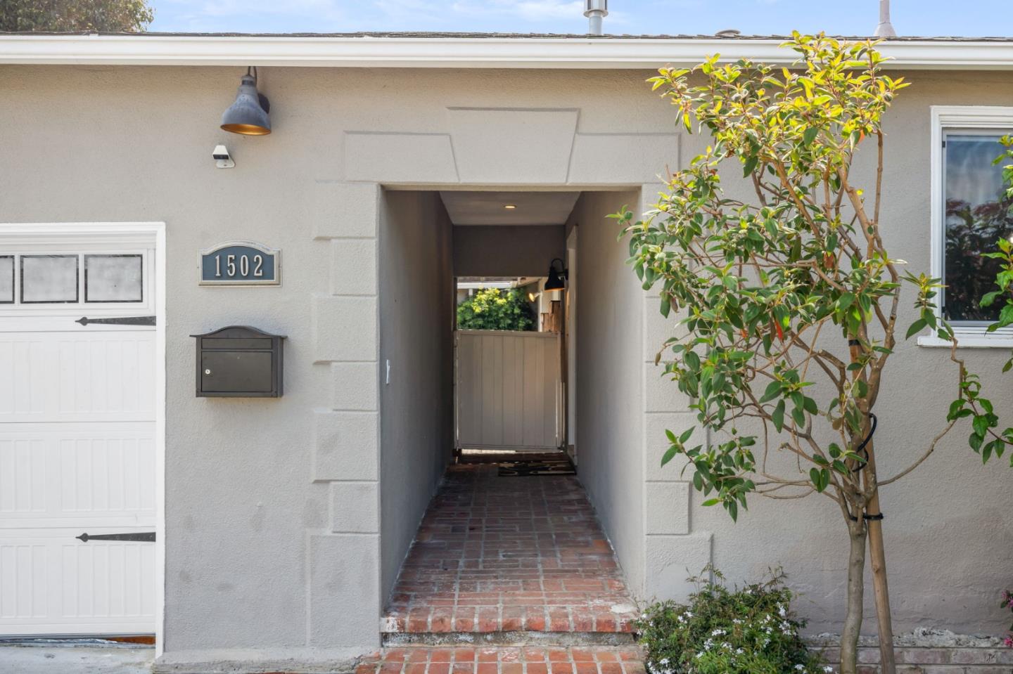 Detail Gallery Image 3 of 28 For 1502 Mefferd Ave, San Mateo,  CA 94401 - 3 Beds | 2/1 Baths