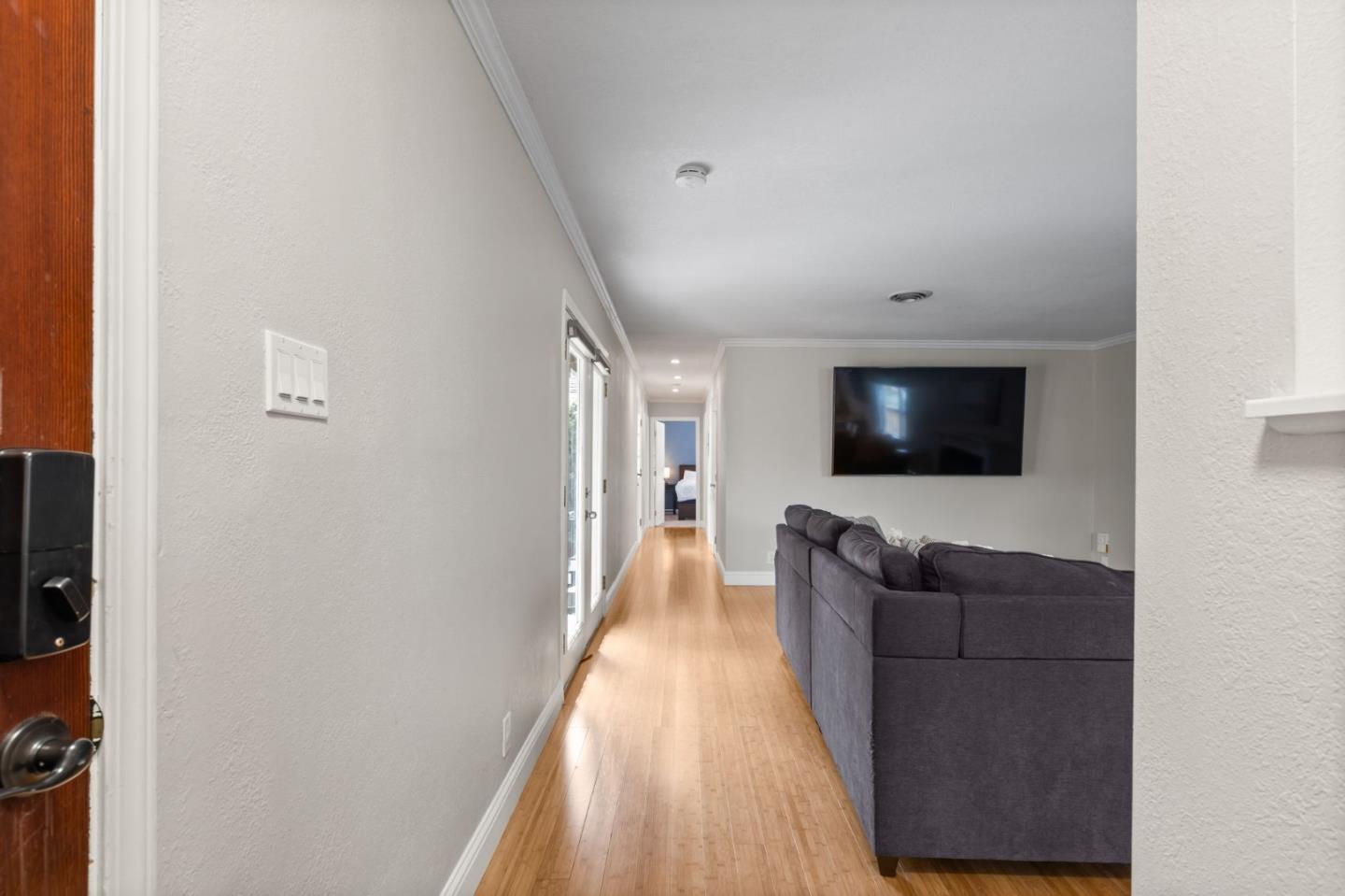 Detail Gallery Image 4 of 28 For 1502 Mefferd Ave, San Mateo,  CA 94401 - 3 Beds | 2/1 Baths