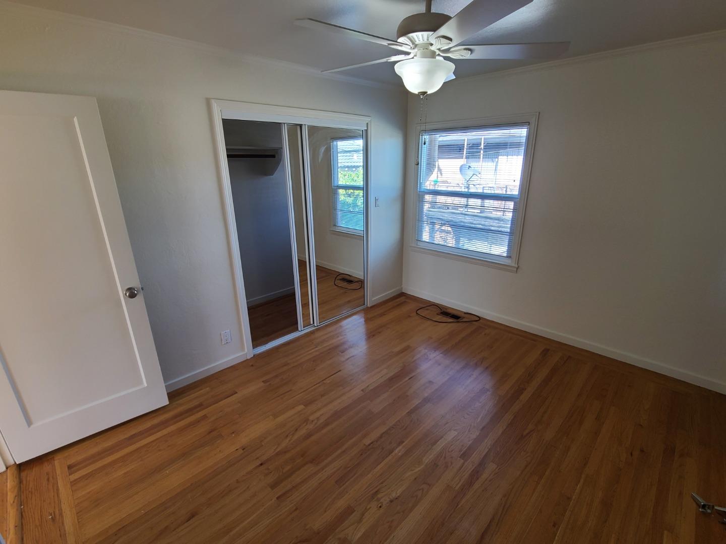 Detail Gallery Image 9 of 11 For 1130 Capuchino Ave a,  Burlingame,  CA 94010 - 1 Beds | 1 Baths