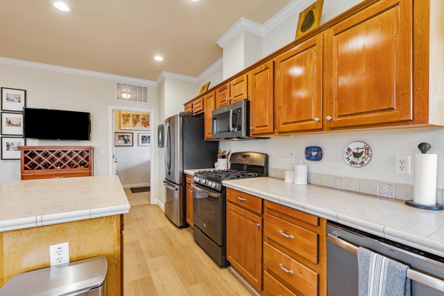 Detail Gallery Image 13 of 44 For 1111 Morse Ave #220,  Sunnyvale,  CA 94089 - 3 Beds | 2 Baths