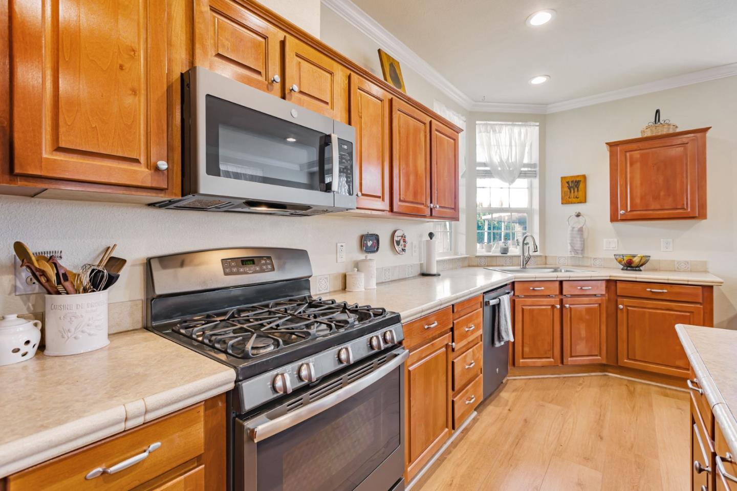 Detail Gallery Image 16 of 44 For 1111 Morse Ave #220,  Sunnyvale,  CA 94089 - 3 Beds | 2 Baths