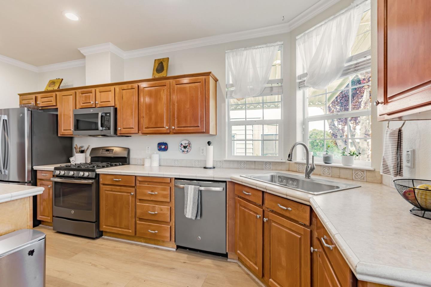 Detail Gallery Image 17 of 44 For 1111 Morse Ave #220,  Sunnyvale,  CA 94089 - 3 Beds | 2 Baths