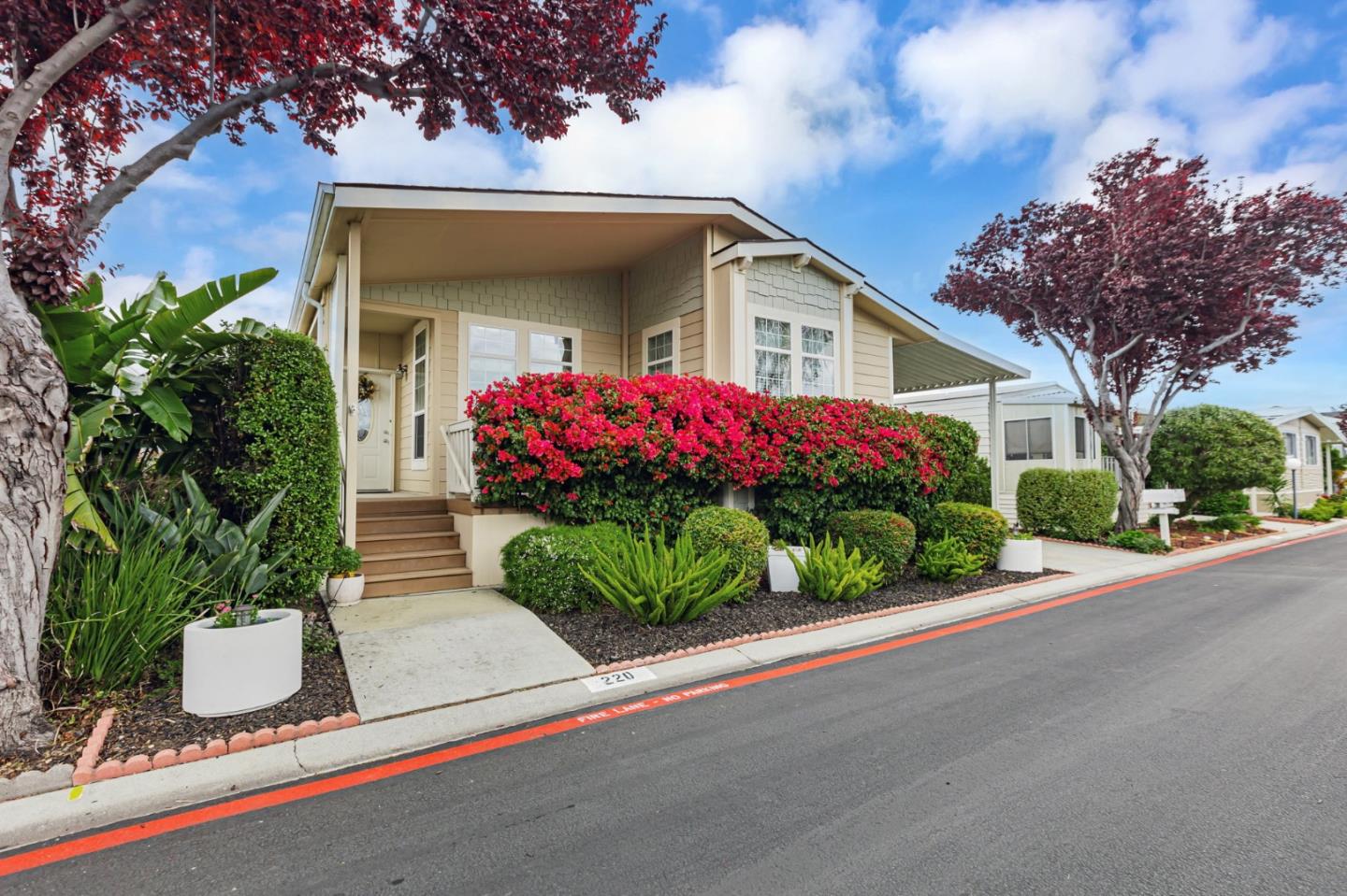 Detail Gallery Image 2 of 44 For 1111 Morse Ave #220,  Sunnyvale,  CA 94089 - 3 Beds | 2 Baths