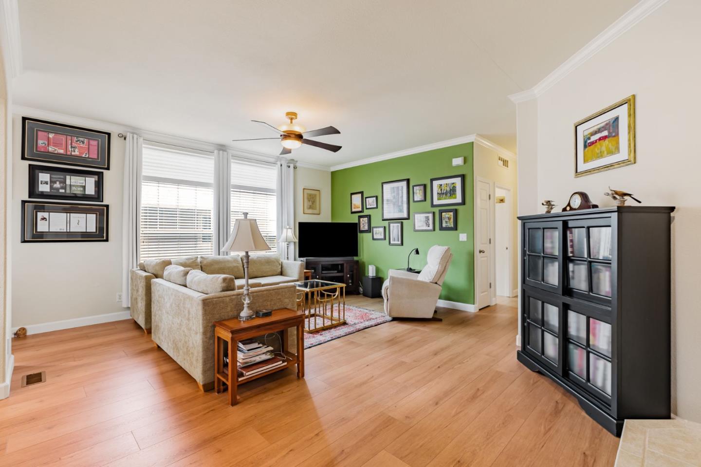 Detail Gallery Image 5 of 44 For 1111 Morse Ave #220,  Sunnyvale,  CA 94089 - 3 Beds | 2 Baths