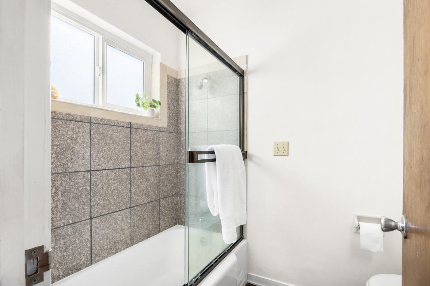Detail Gallery Image 20 of 24 For 208 Coulson Ave, Santa Cruz,  CA 95060 - 4 Beds | 2 Baths