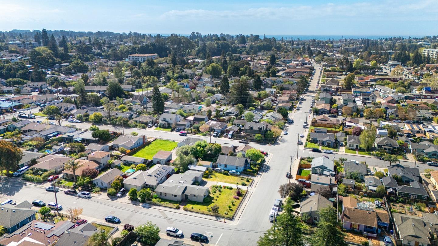 Detail Gallery Image 5 of 24 For 208 Coulson Ave, Santa Cruz,  CA 95060 - 4 Beds | 2 Baths