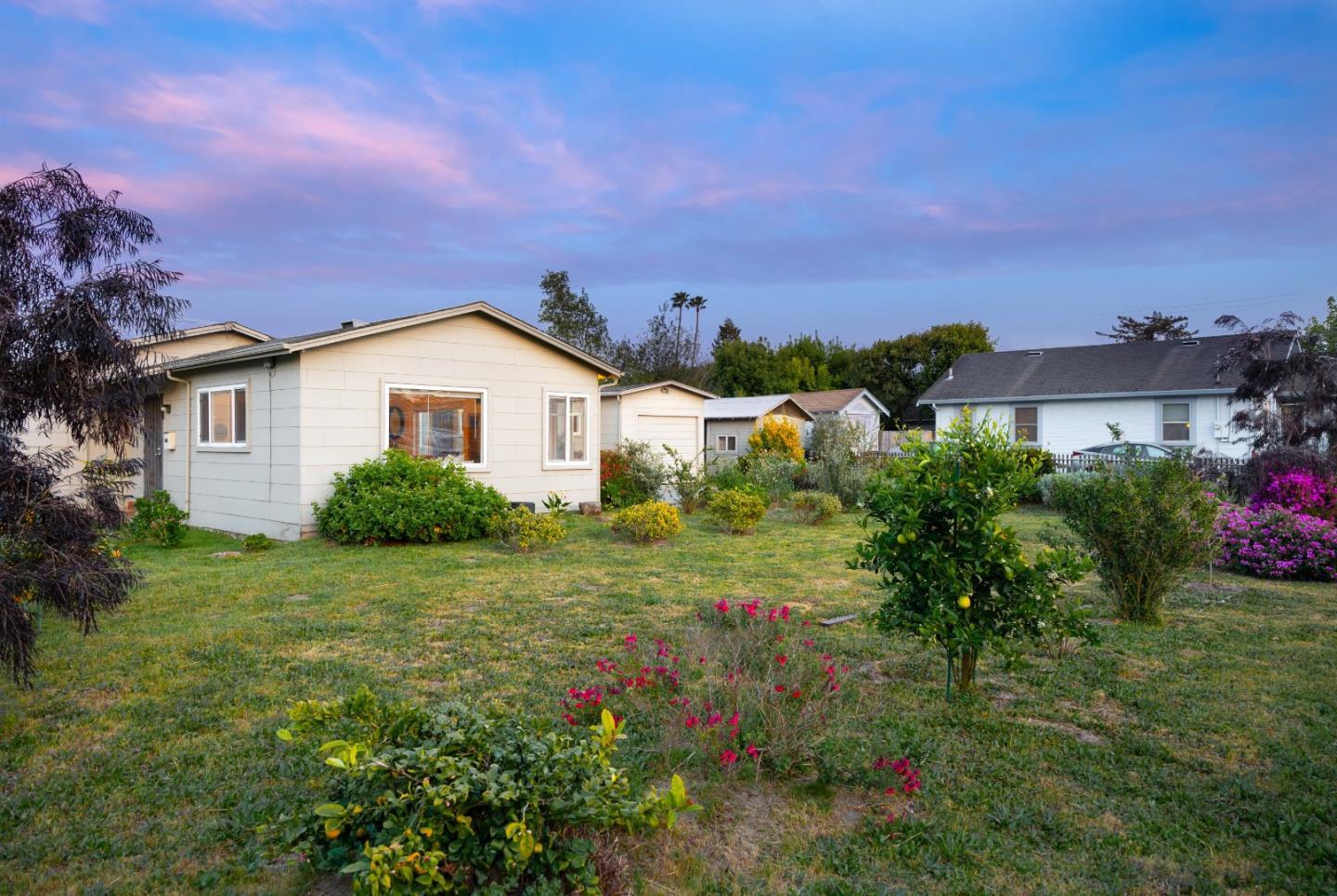 Detail Gallery Image 6 of 24 For 208 Coulson Ave, Santa Cruz,  CA 95060 - 4 Beds | 2 Baths