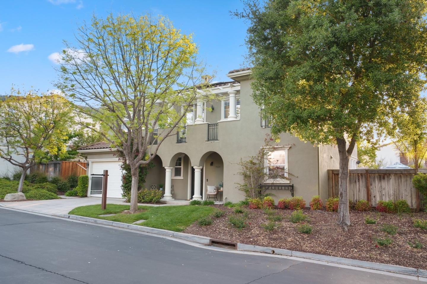 Detail Gallery Image 4 of 55 For 7531 Edinburgh Way, Gilroy,  CA 95020 - 4 Beds | 3/1 Baths