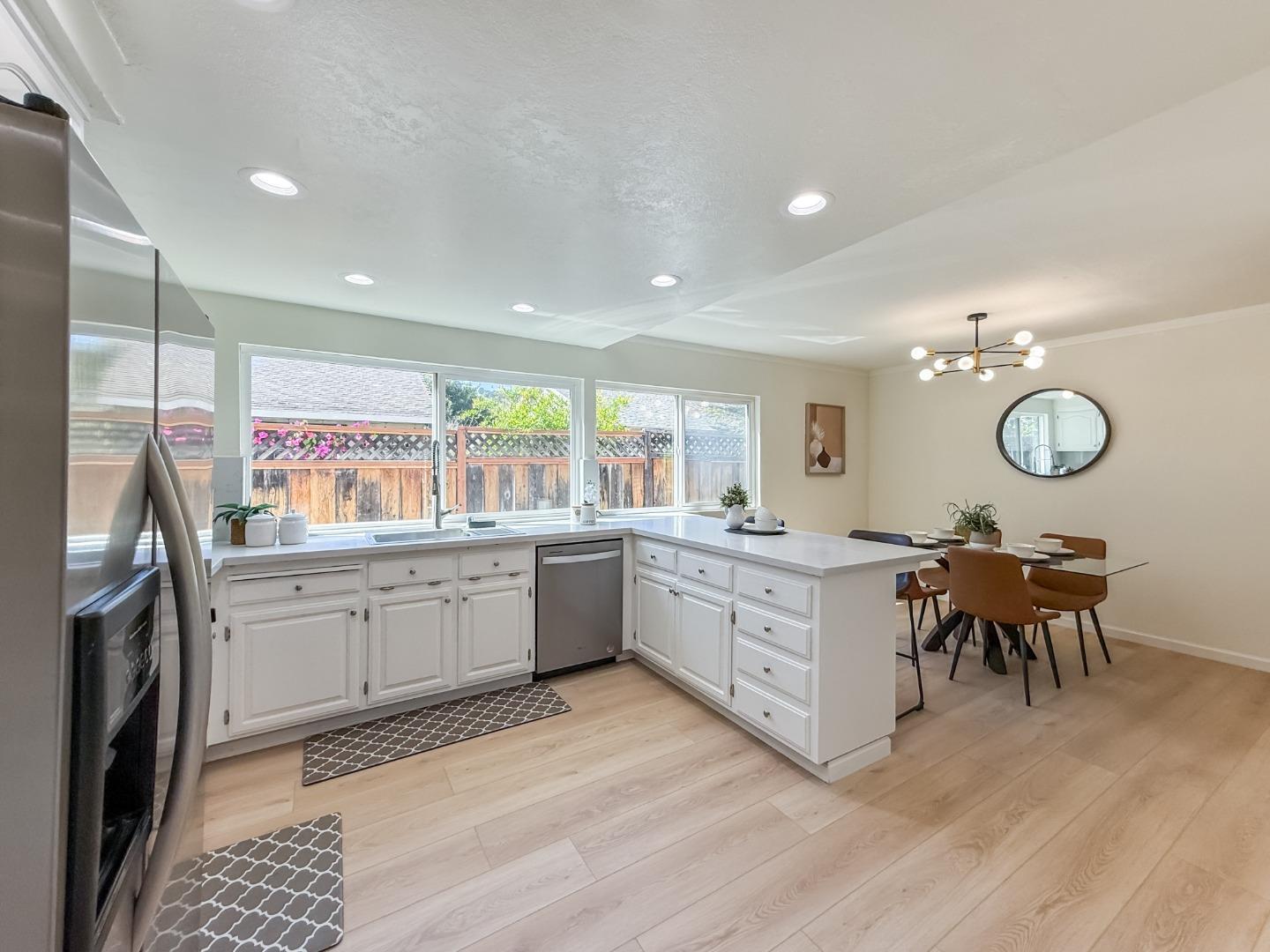 Detail Gallery Image 14 of 38 For 6137 Ashburton Dr, San Jose,  CA 95123 - 4 Beds | 3 Baths