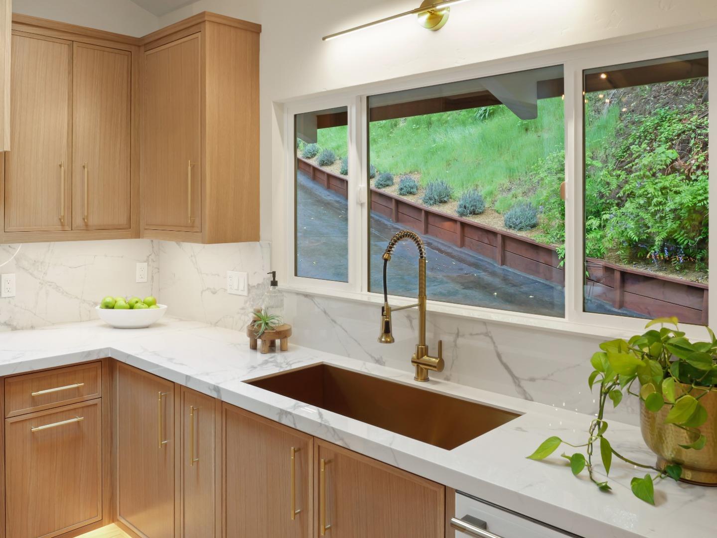 Detail Gallery Image 8 of 23 For 4808 Glen Haven Rd, Soquel,  CA 95073 - 2 Beds | 2 Baths
