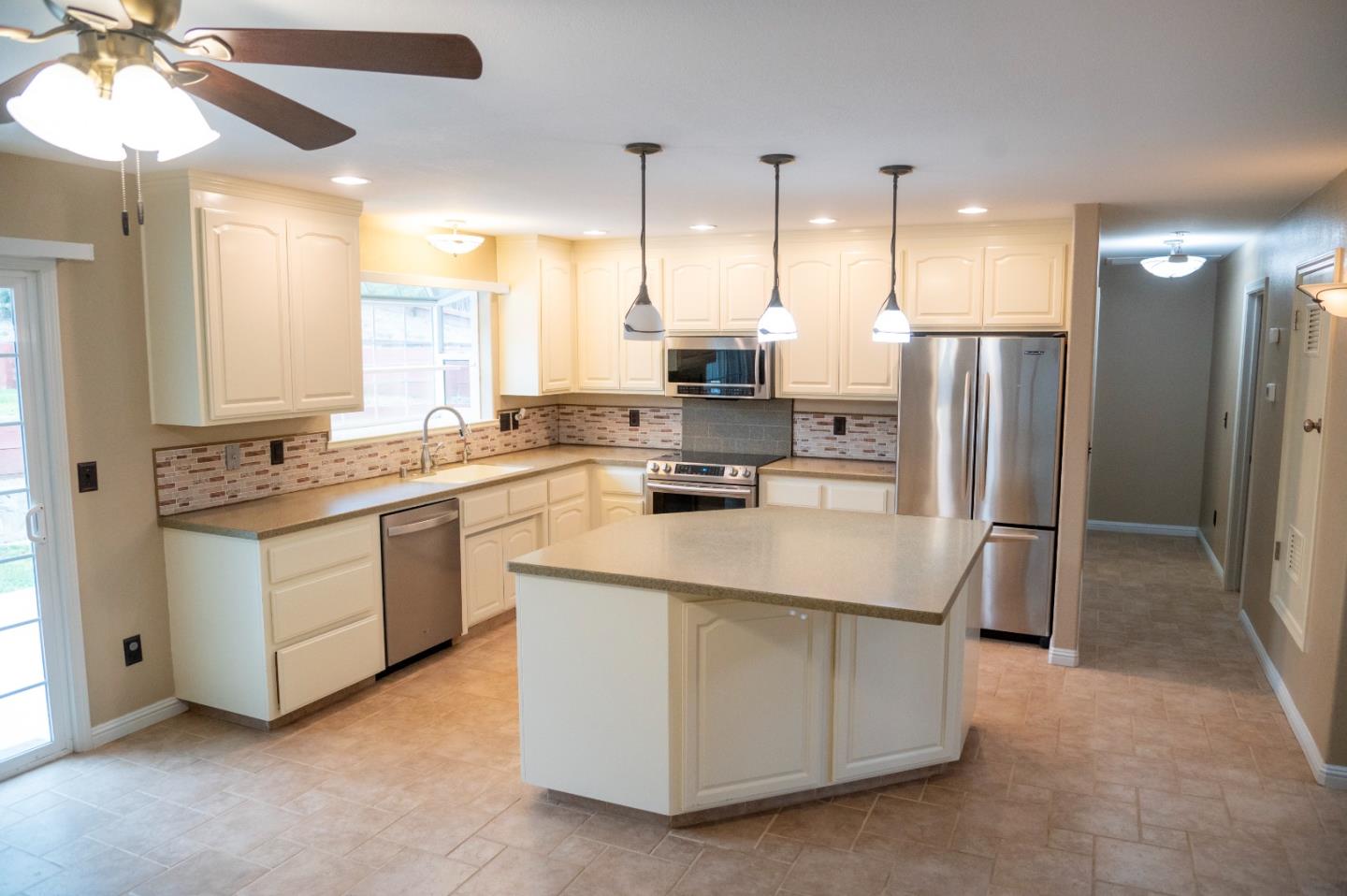 Detail Gallery Image 4 of 41 For 411 Bolado Rd, Tres Pinos,  CA 95075 - 3 Beds | 2/1 Baths