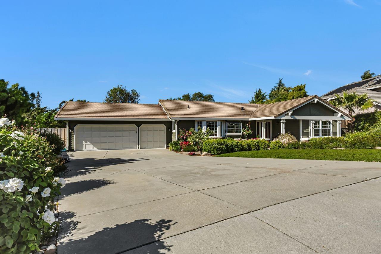 Detail Gallery Image 2 of 64 For 3187 High Meadow Ln, San Jose,  CA 95135 - 4 Beds | 2 Baths