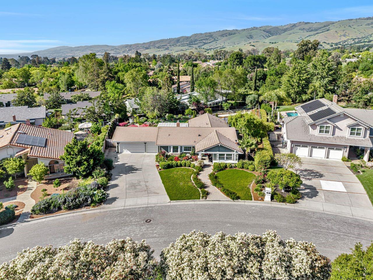 Detail Gallery Image 4 of 64 For 3187 High Meadow Ln, San Jose,  CA 95135 - 4 Beds | 2 Baths
