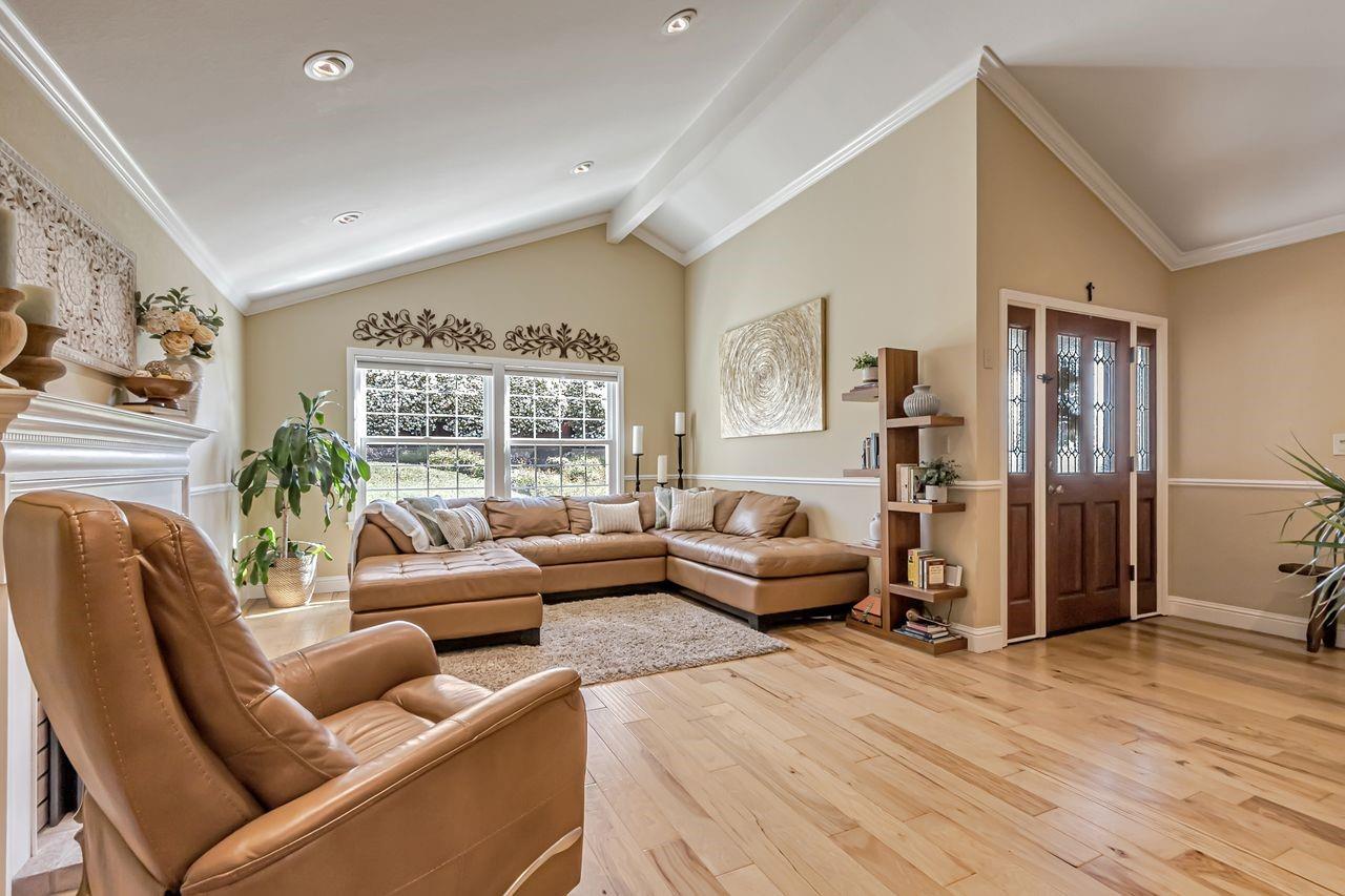 Detail Gallery Image 8 of 64 For 3187 High Meadow Ln, San Jose,  CA 95135 - 4 Beds | 2 Baths