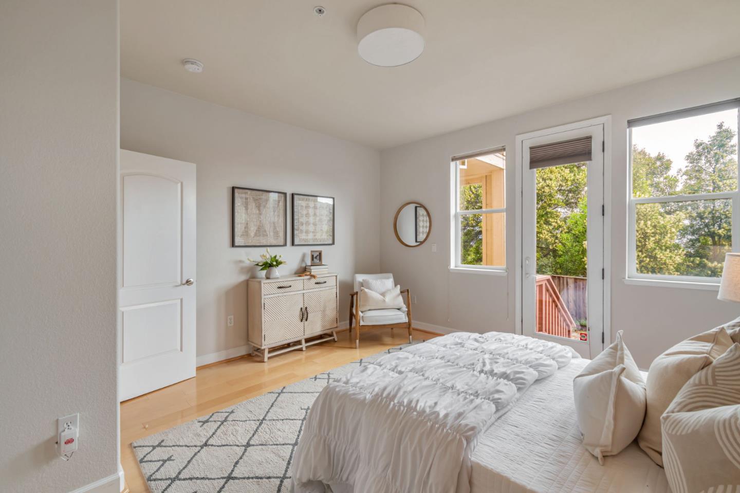 Detail Gallery Image 5 of 7 For 37 Pointe View Pl, South San Francisco,  CA 94080 - 4 Beds | 3/1 Baths