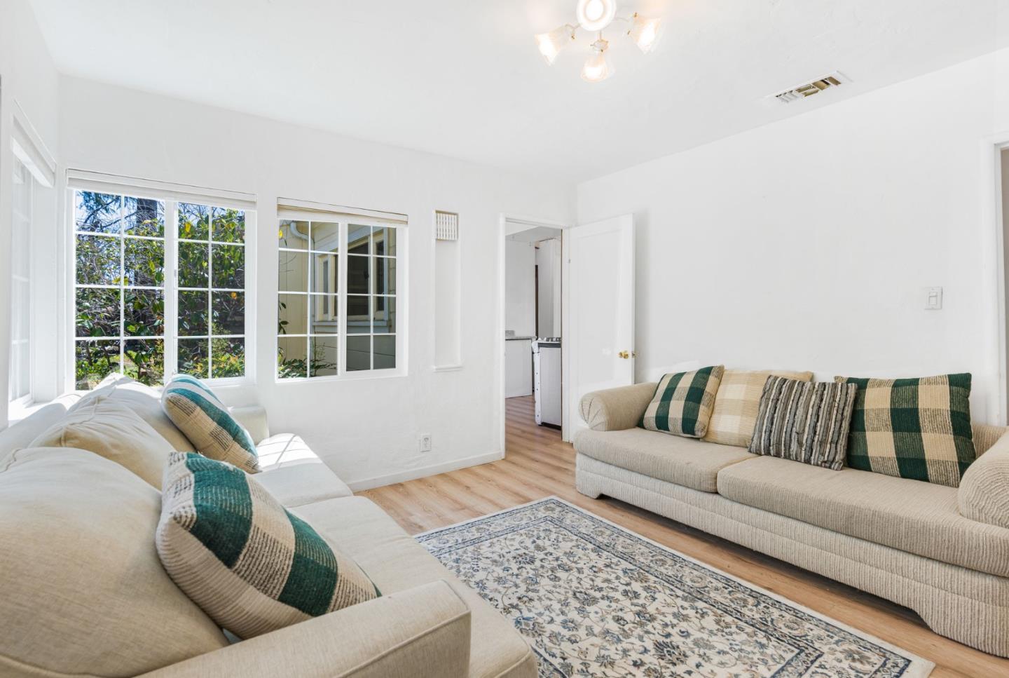 Detail Gallery Image 11 of 30 For 495 Bird Ave, Los Gatos,  CA 95032 - 4 Beds | 2 Baths