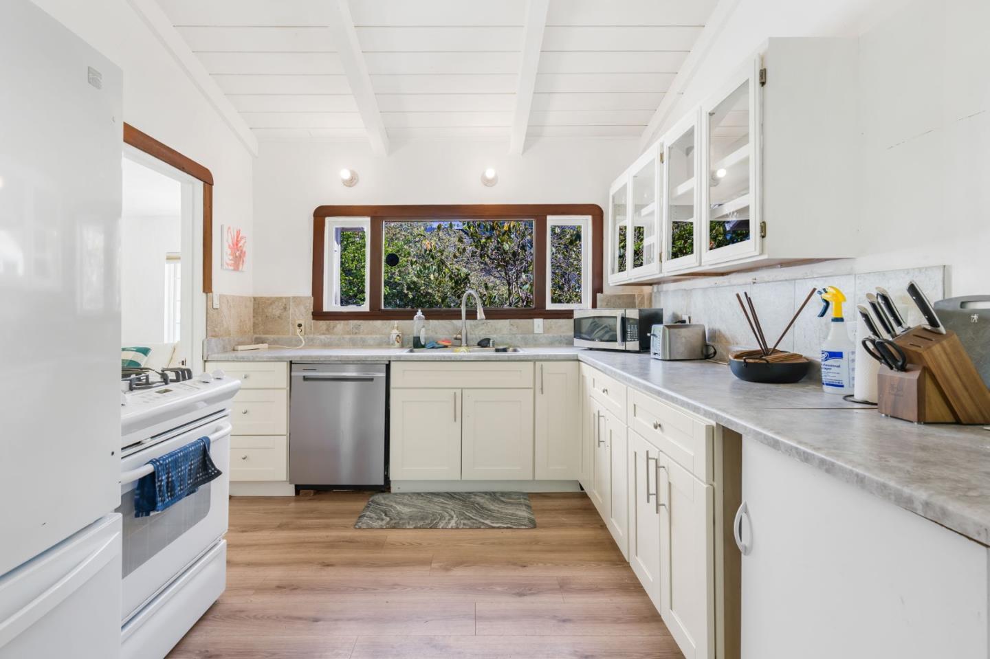 Detail Gallery Image 16 of 30 For 495 Bird Ave, Los Gatos,  CA 95032 - 4 Beds | 2 Baths