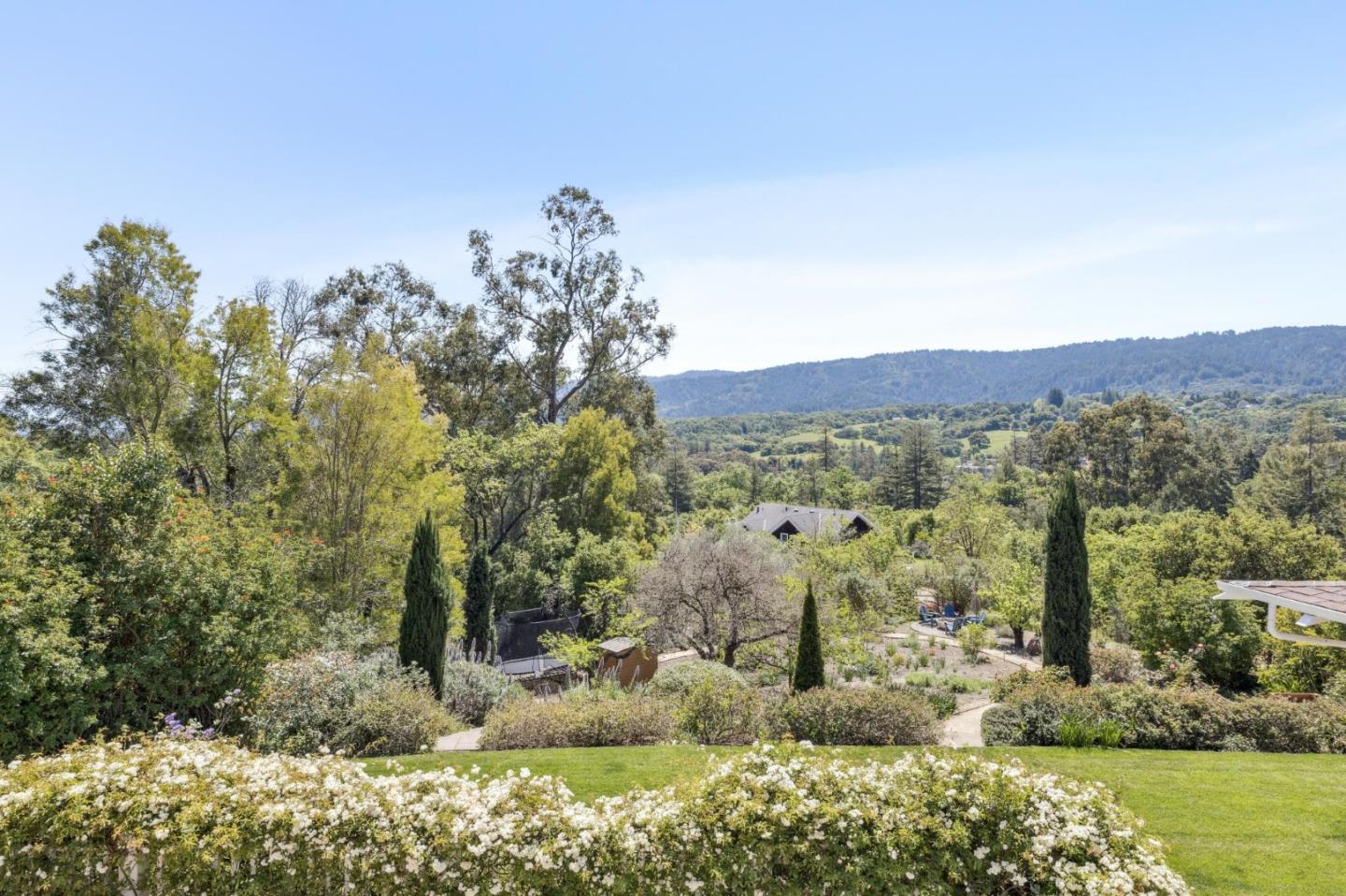 Detail Gallery Image 2 of 45 For 642 Woodside Way, Woodside,  CA 94062 - 4 Beds | 3/1 Baths