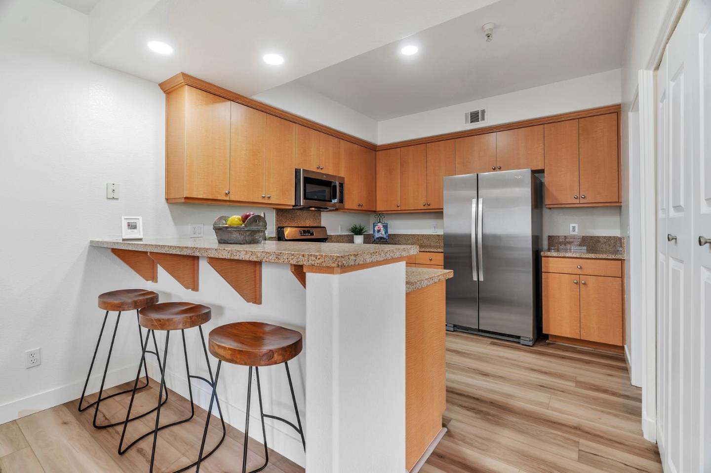 Detail Gallery Image 11 of 44 For 956 Sakura Dr, San Jose,  CA 95112 - 3 Beds | 2/1 Baths